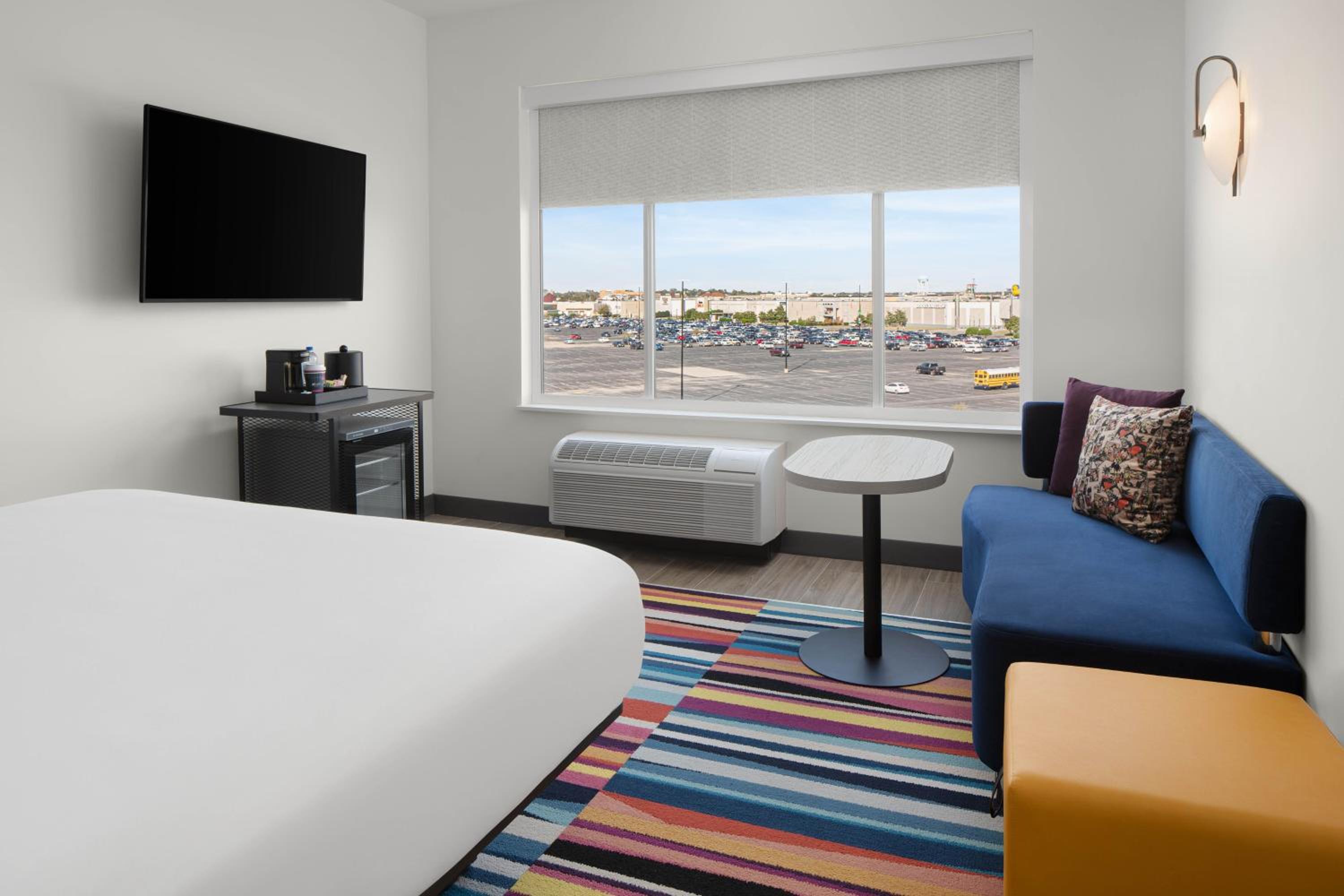 Guest Room, 1 King - Photo 2