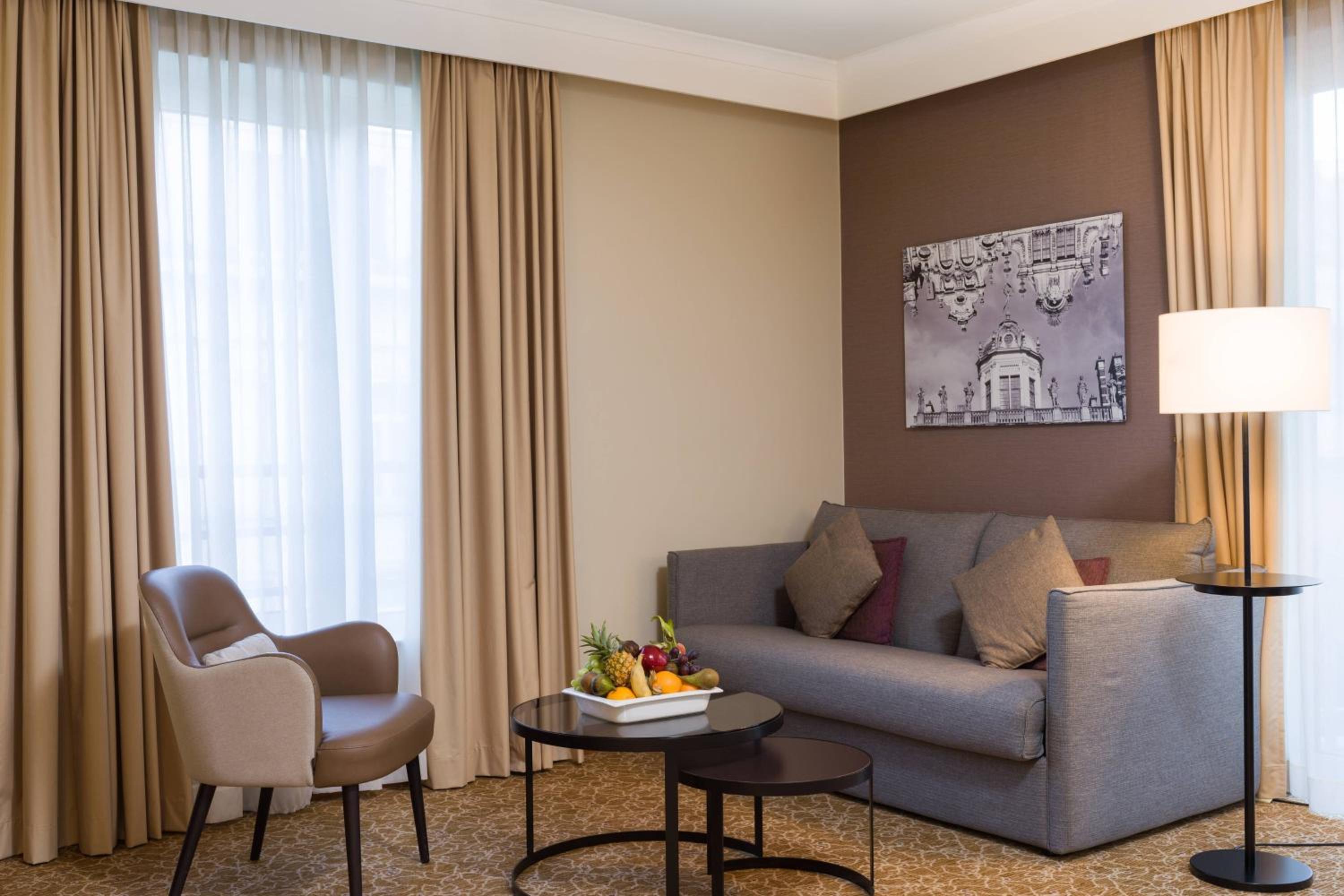 One-Bedroom Apartment - Photo 2