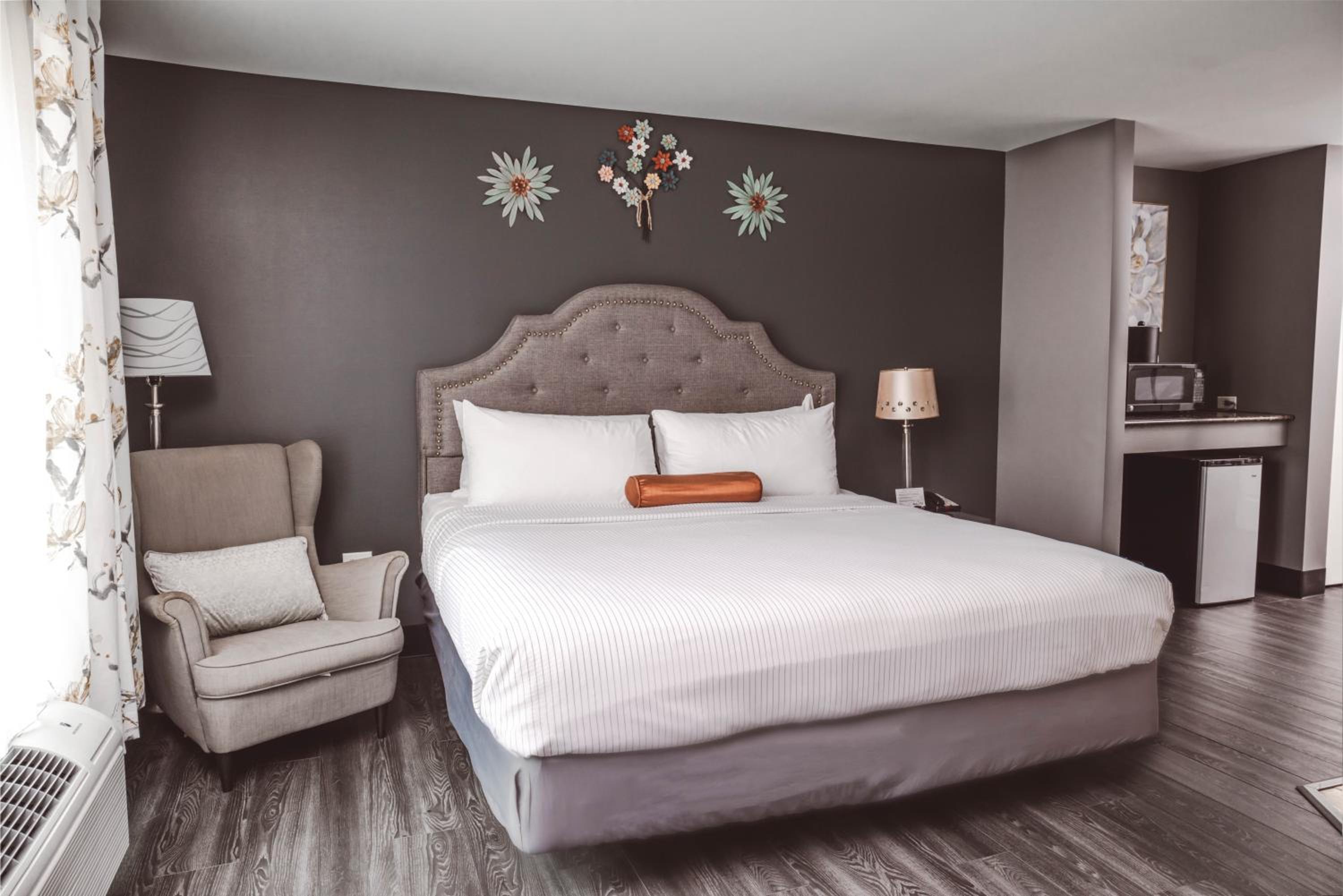 King Suite - Photo 2