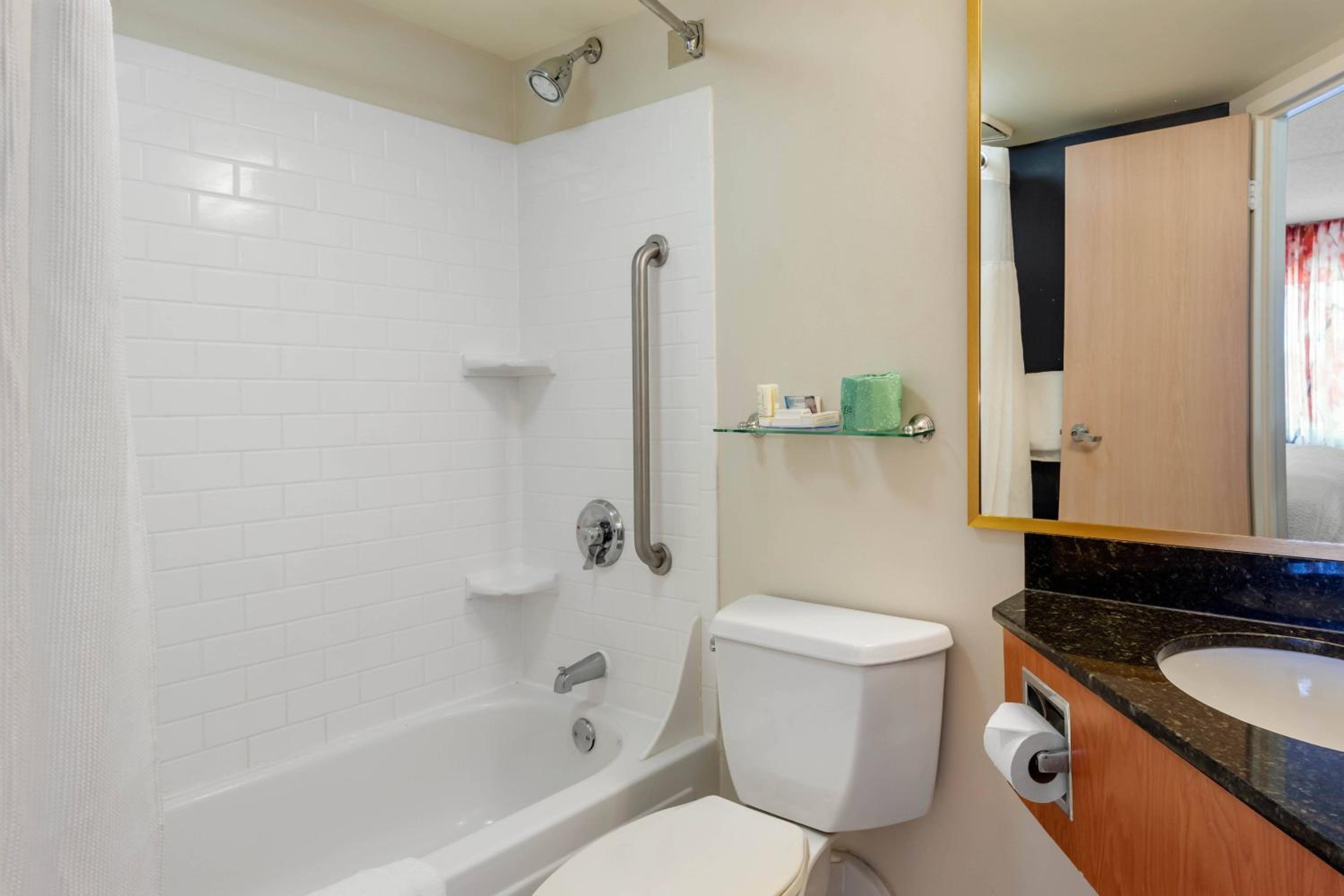 Double Room with Two Double Beds - Photo 3