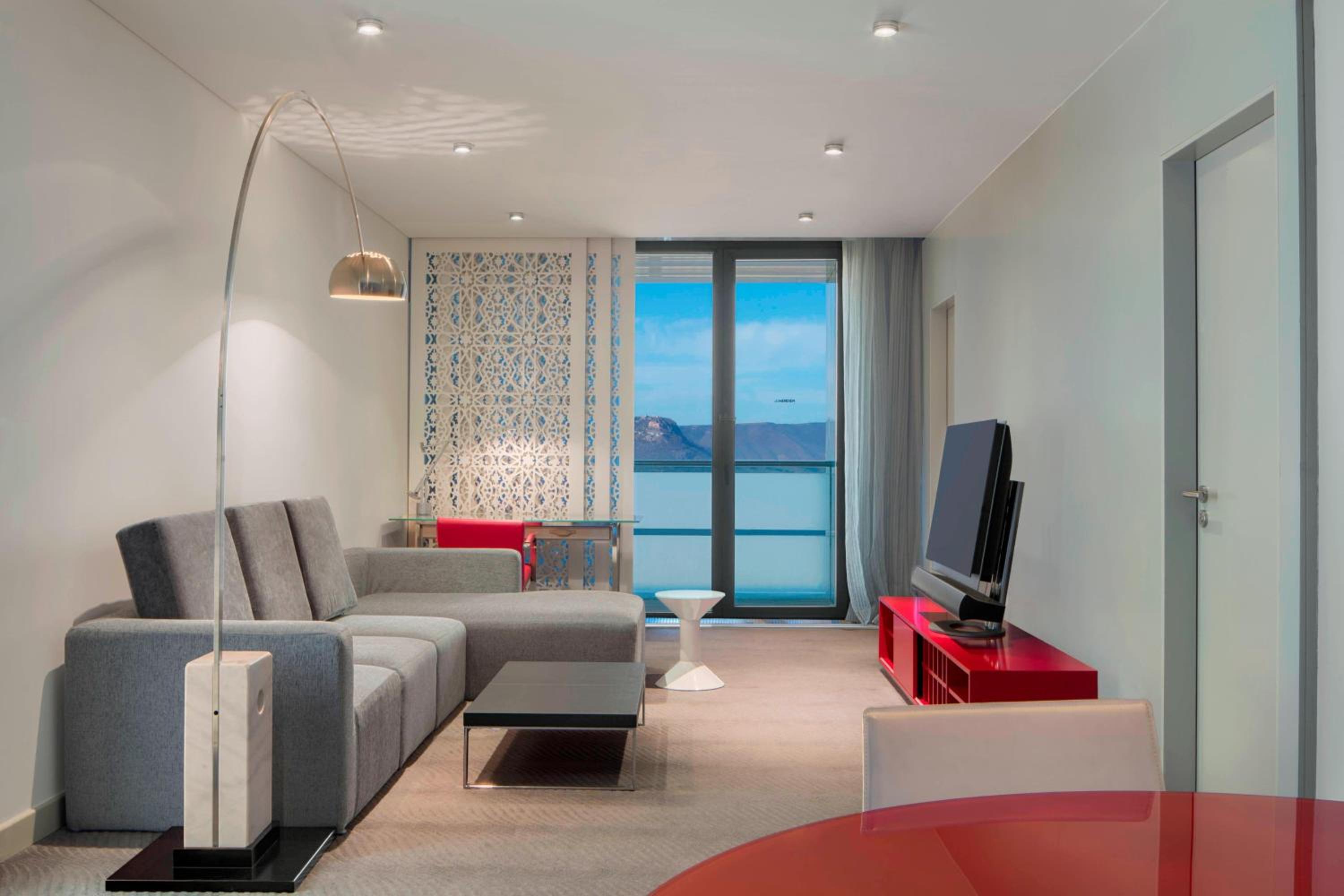 Premium Suite, Club level, Executive Suite, 1 King