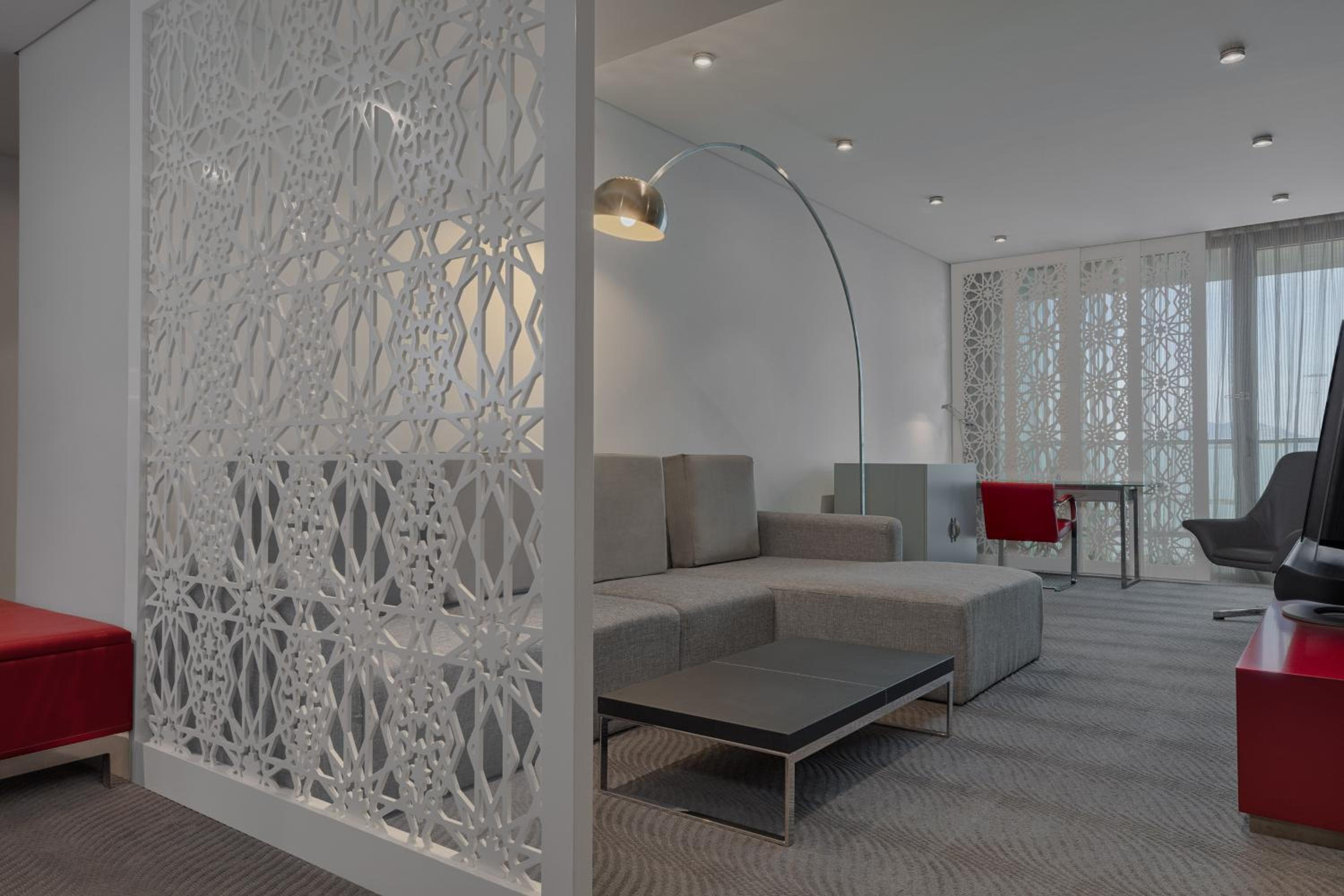 Deluxe Suite, Club level, Junior Suite, 1 King