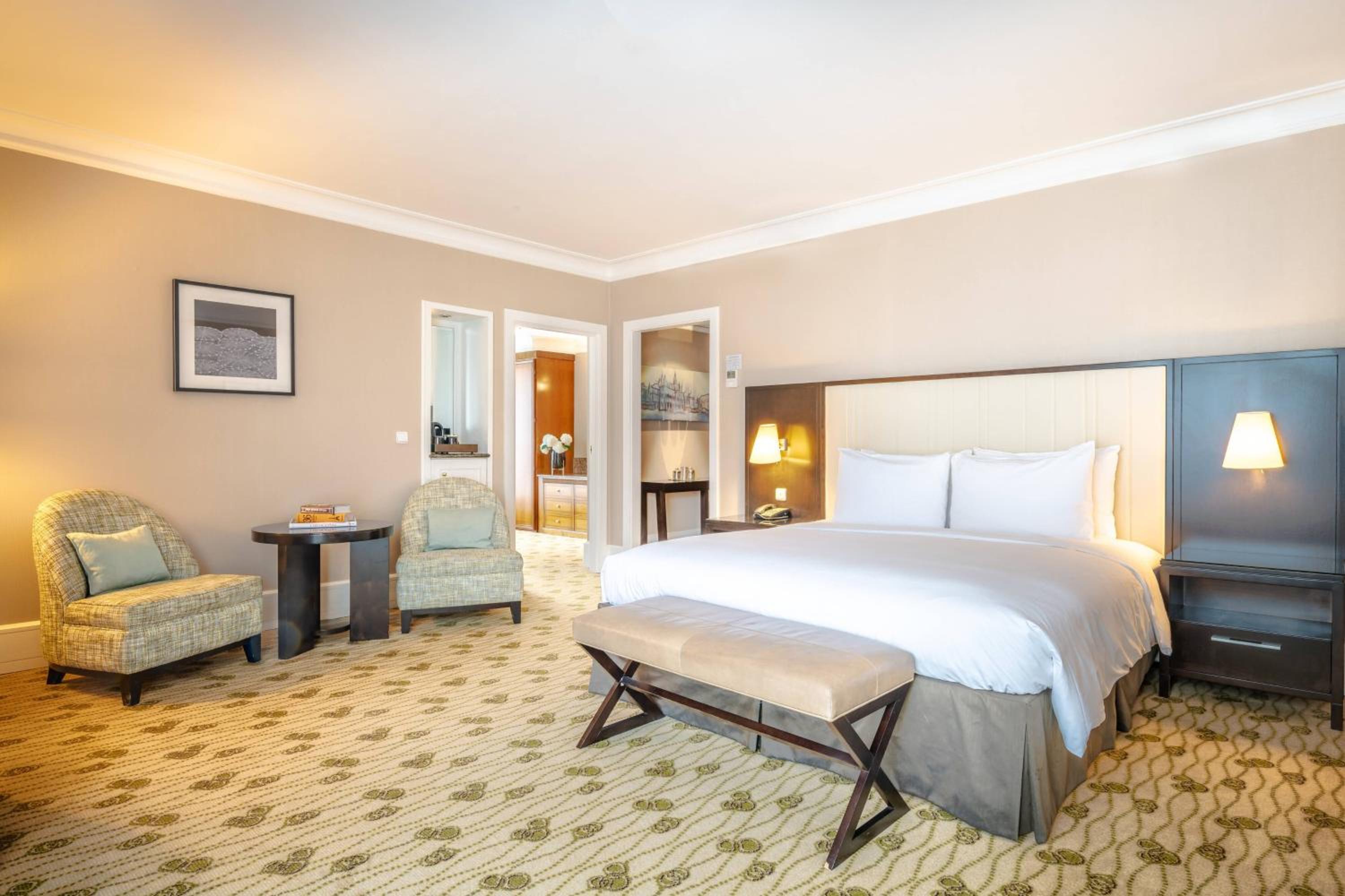 Executive King Suite - Photo 6