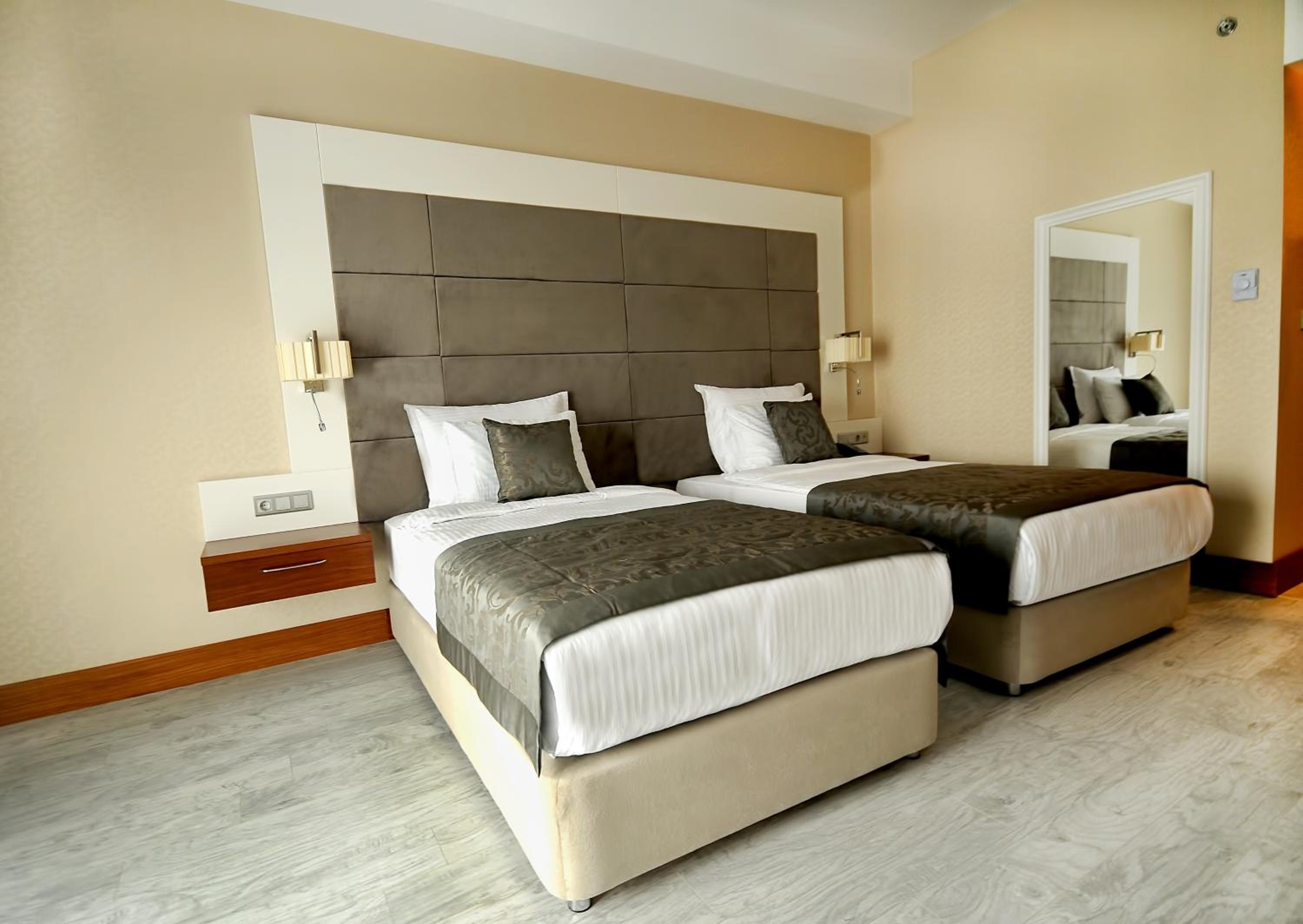 Standard Double or Twin Room - Photo 4