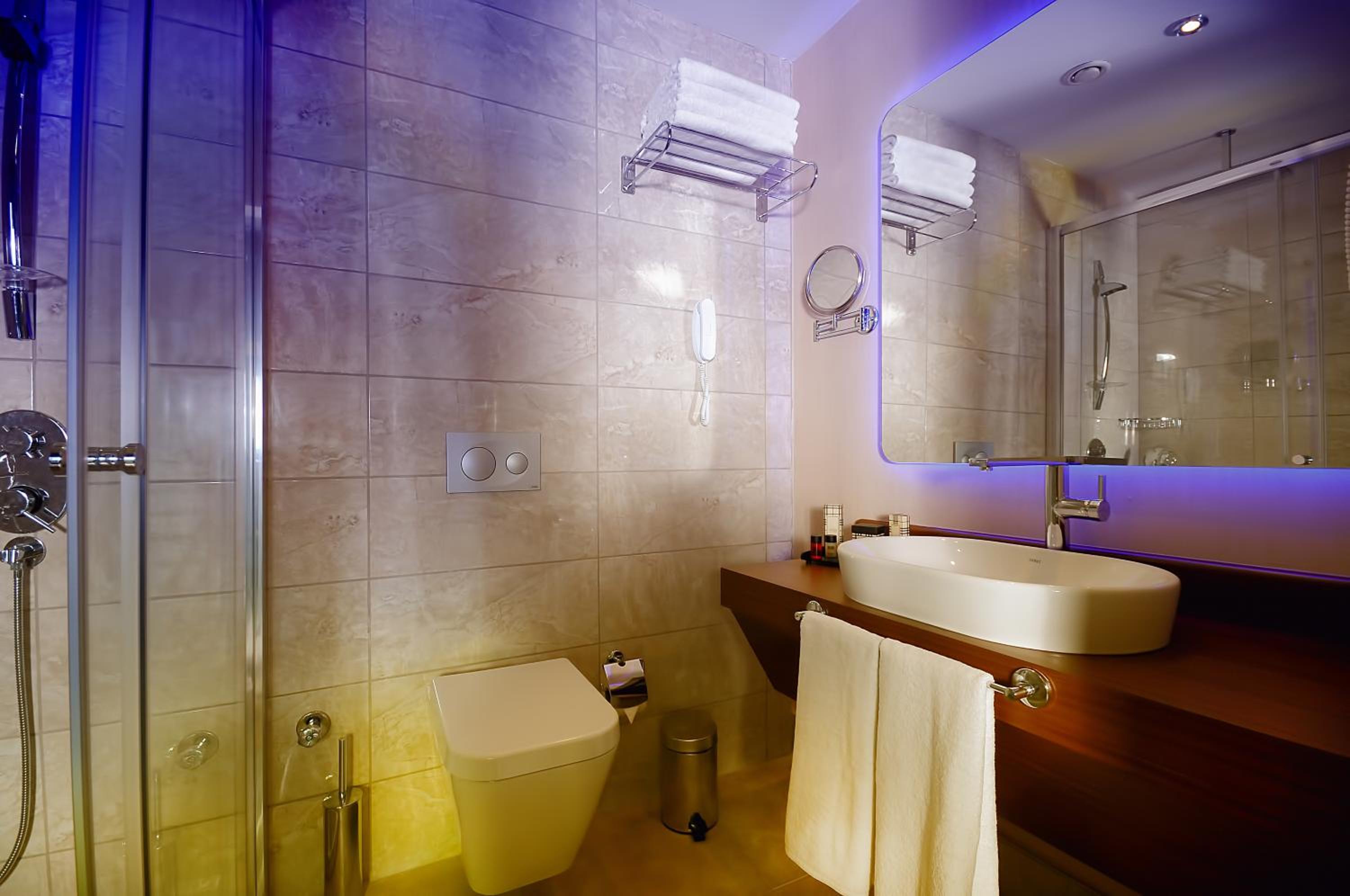 Standard Double or Twin Room - Photo 5