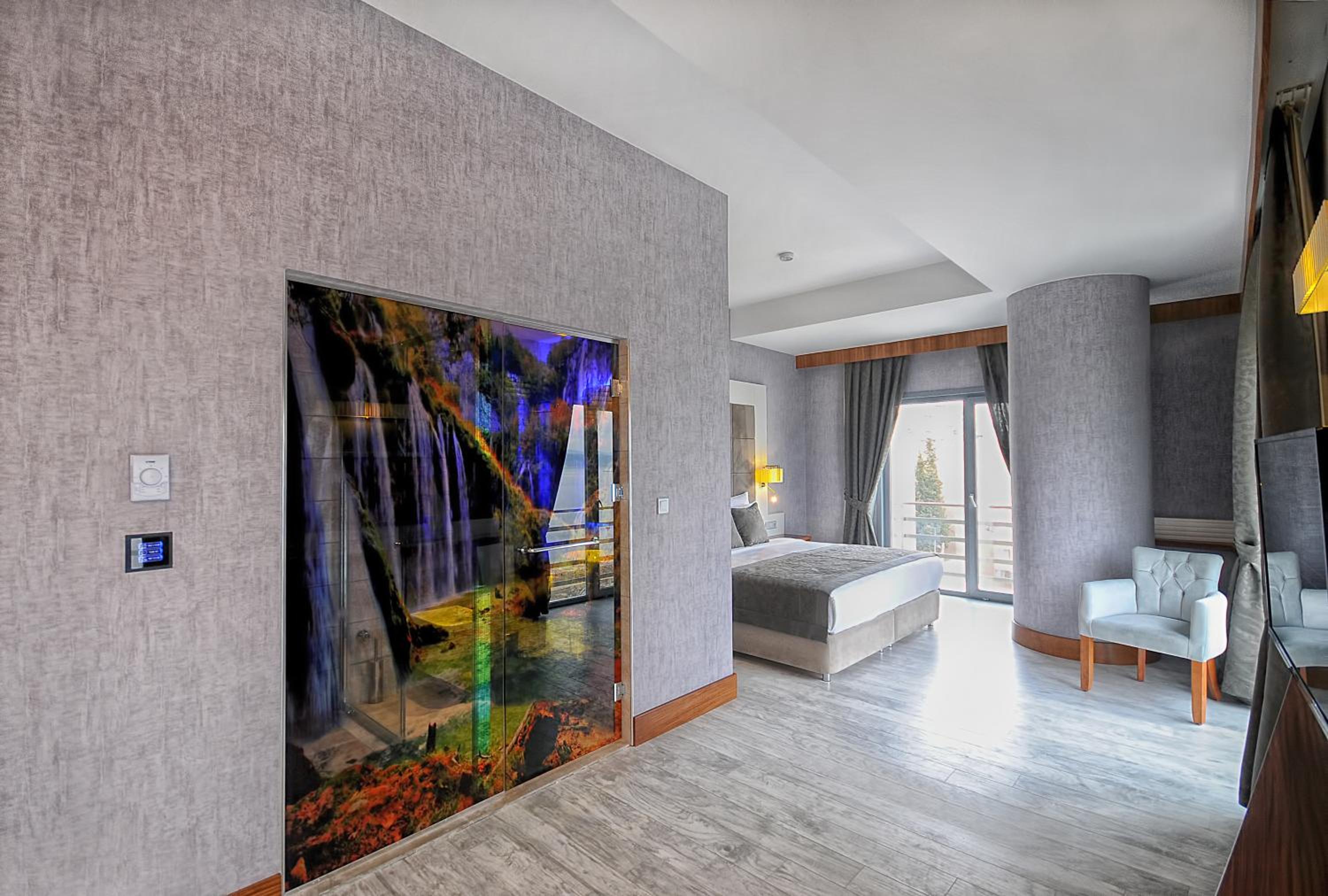 Executive Suite - Photo 4