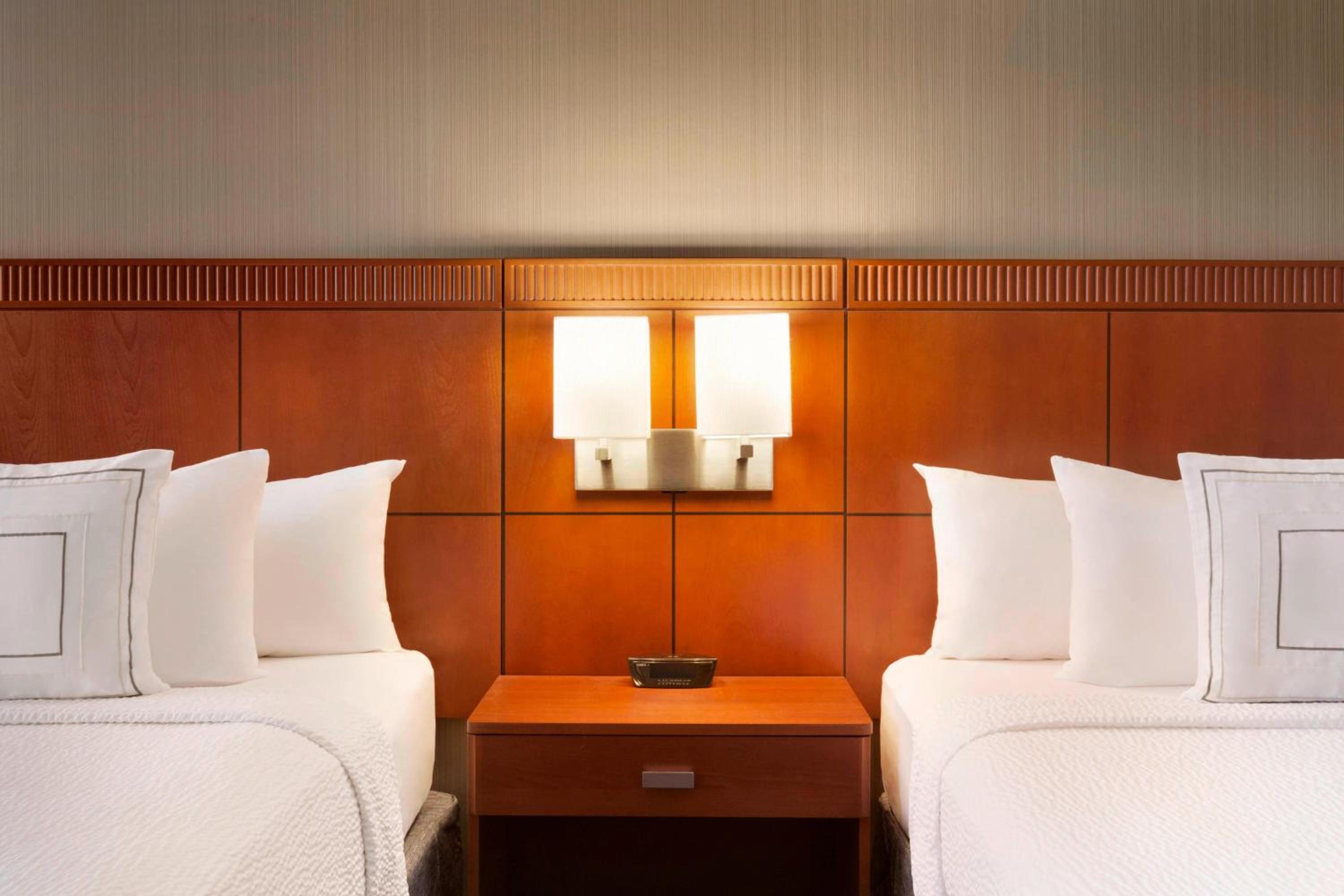 Queen Room with Two Queen Beds - Hearing Accessible