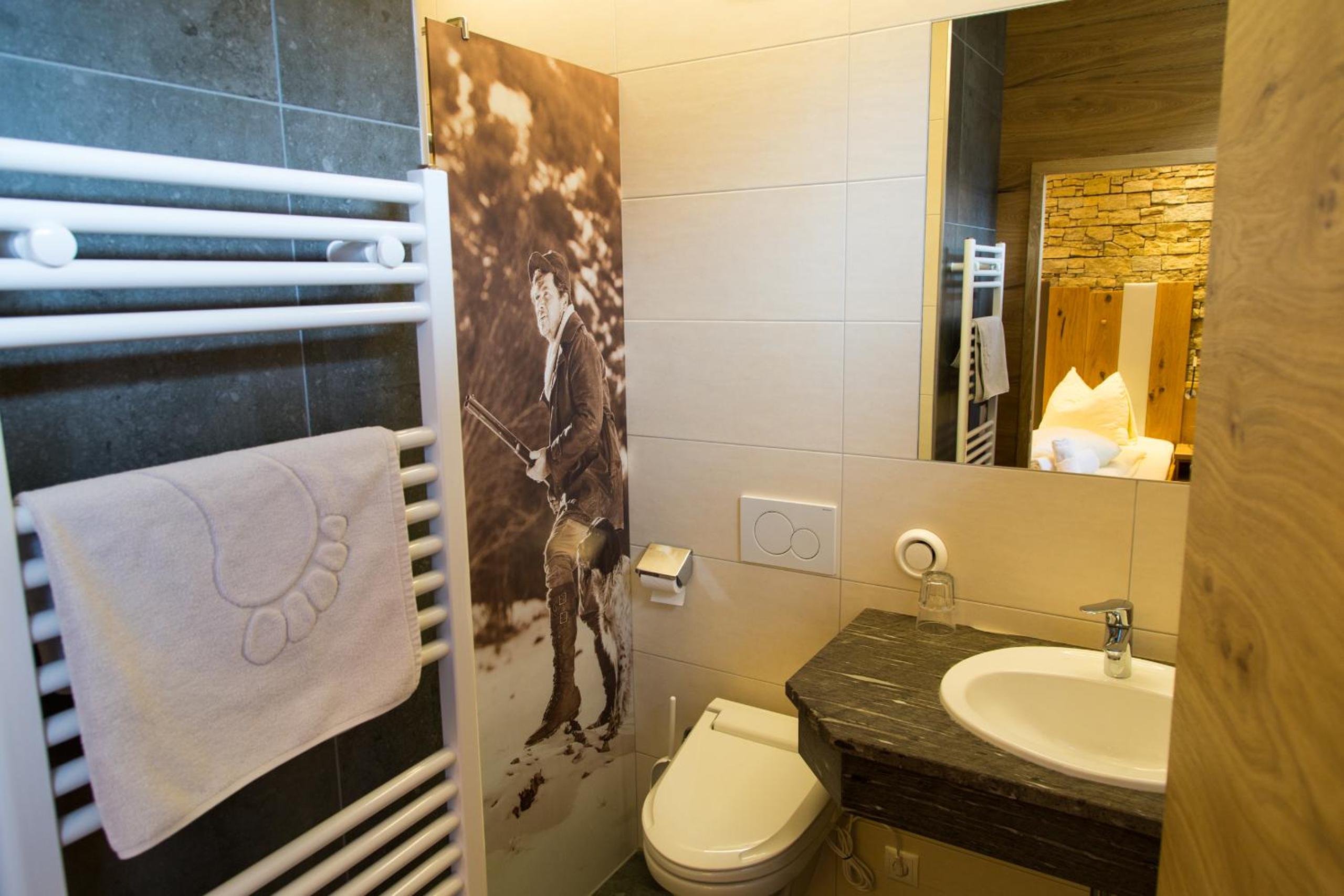 Suite - Photo 14