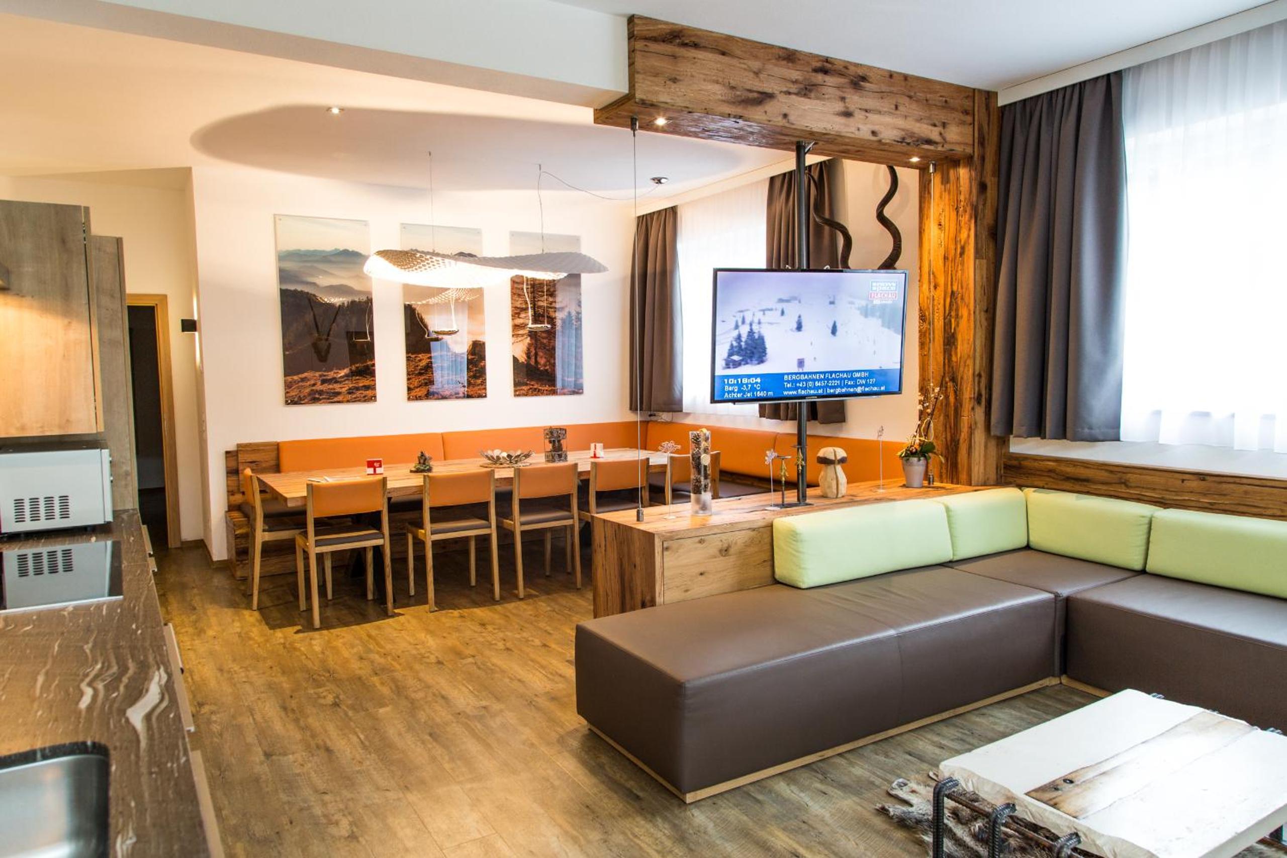 Suite - Photo 1