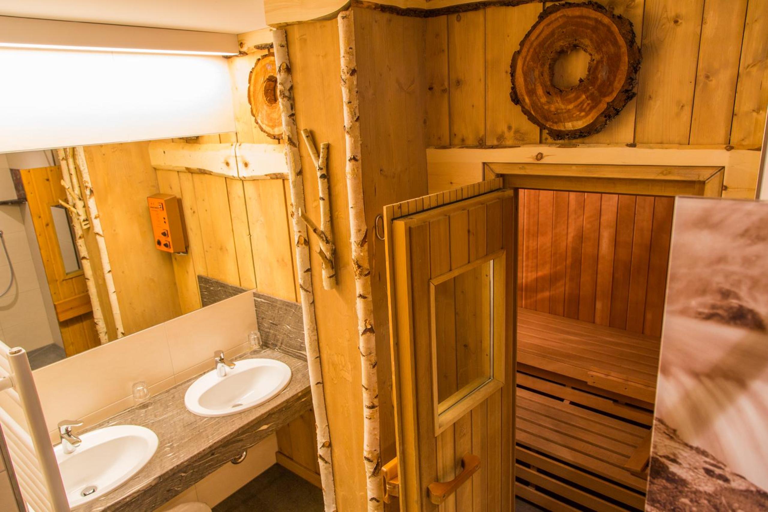 Suite - Photo 2