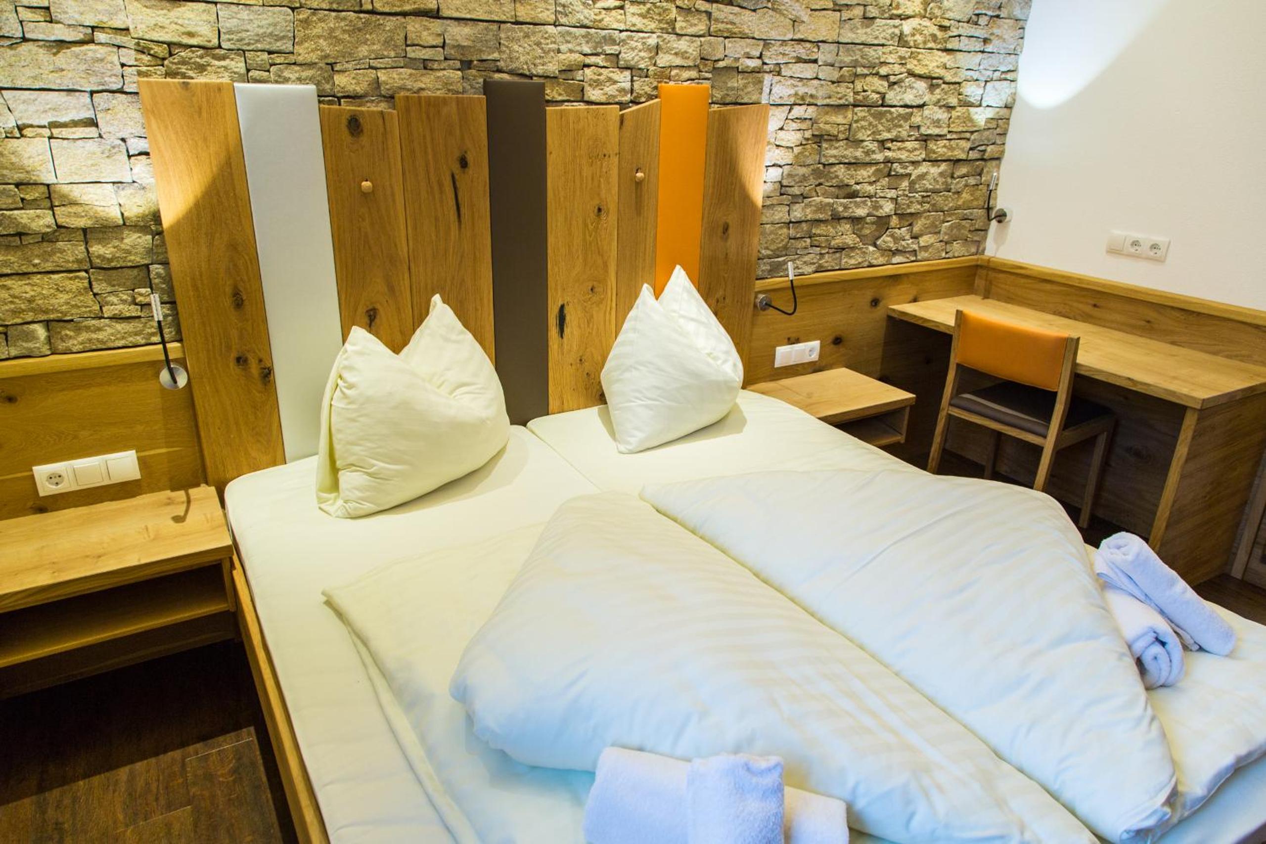 Suite - Photo 20