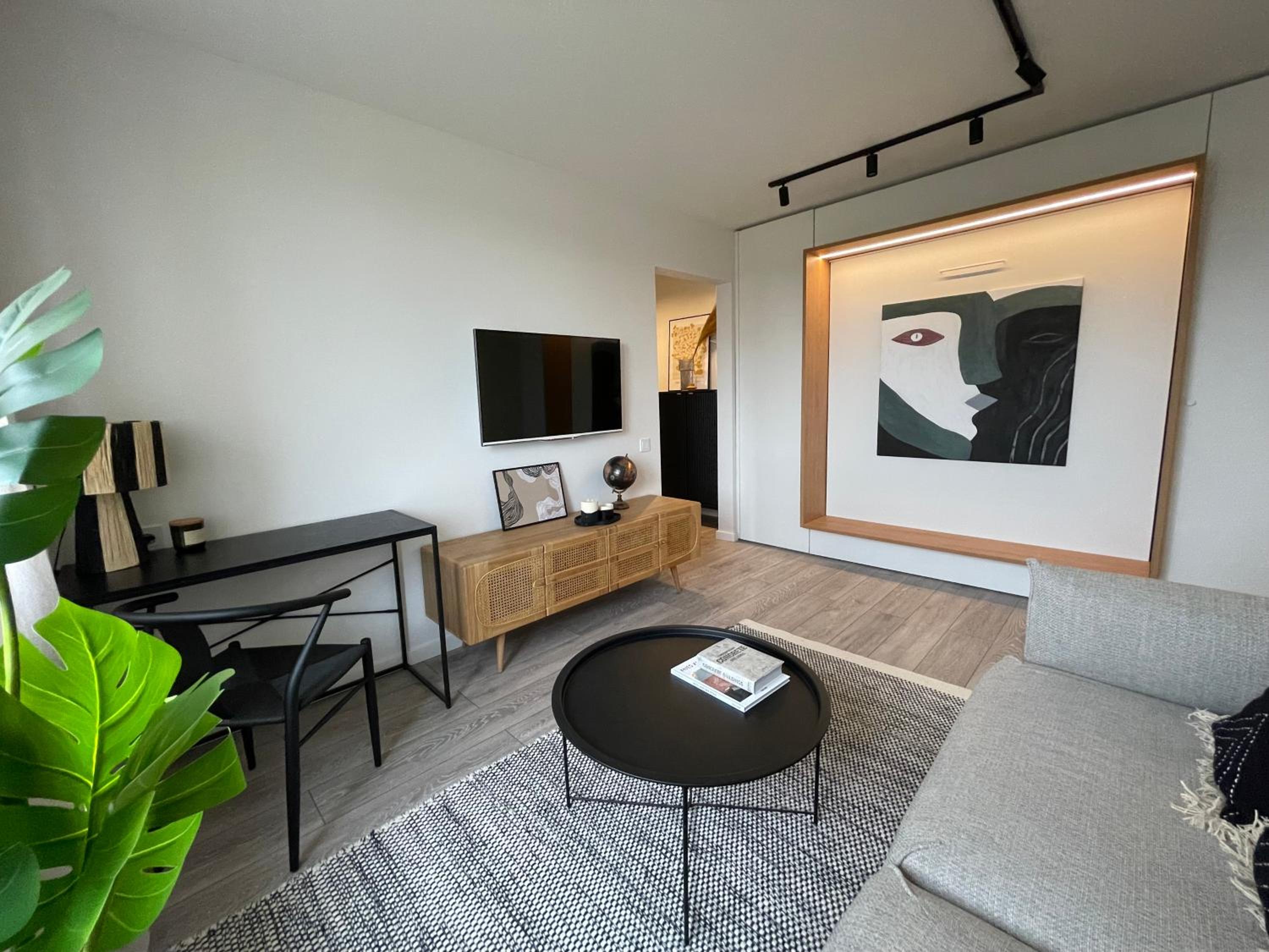 One-Bedroom Apartment photo 1