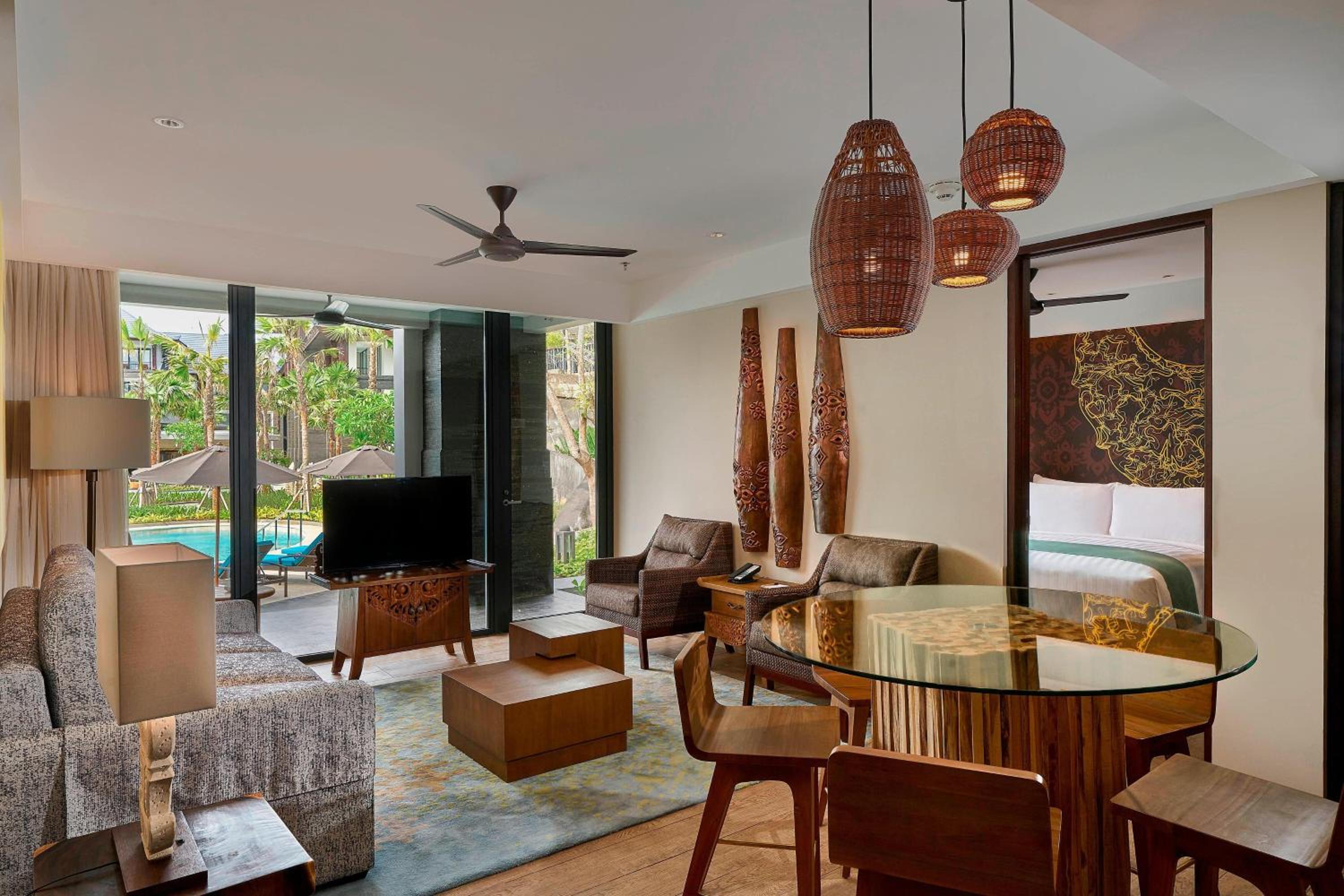 Two-Bedroom Apartment with King and Twin Beds and Balcony photo 2