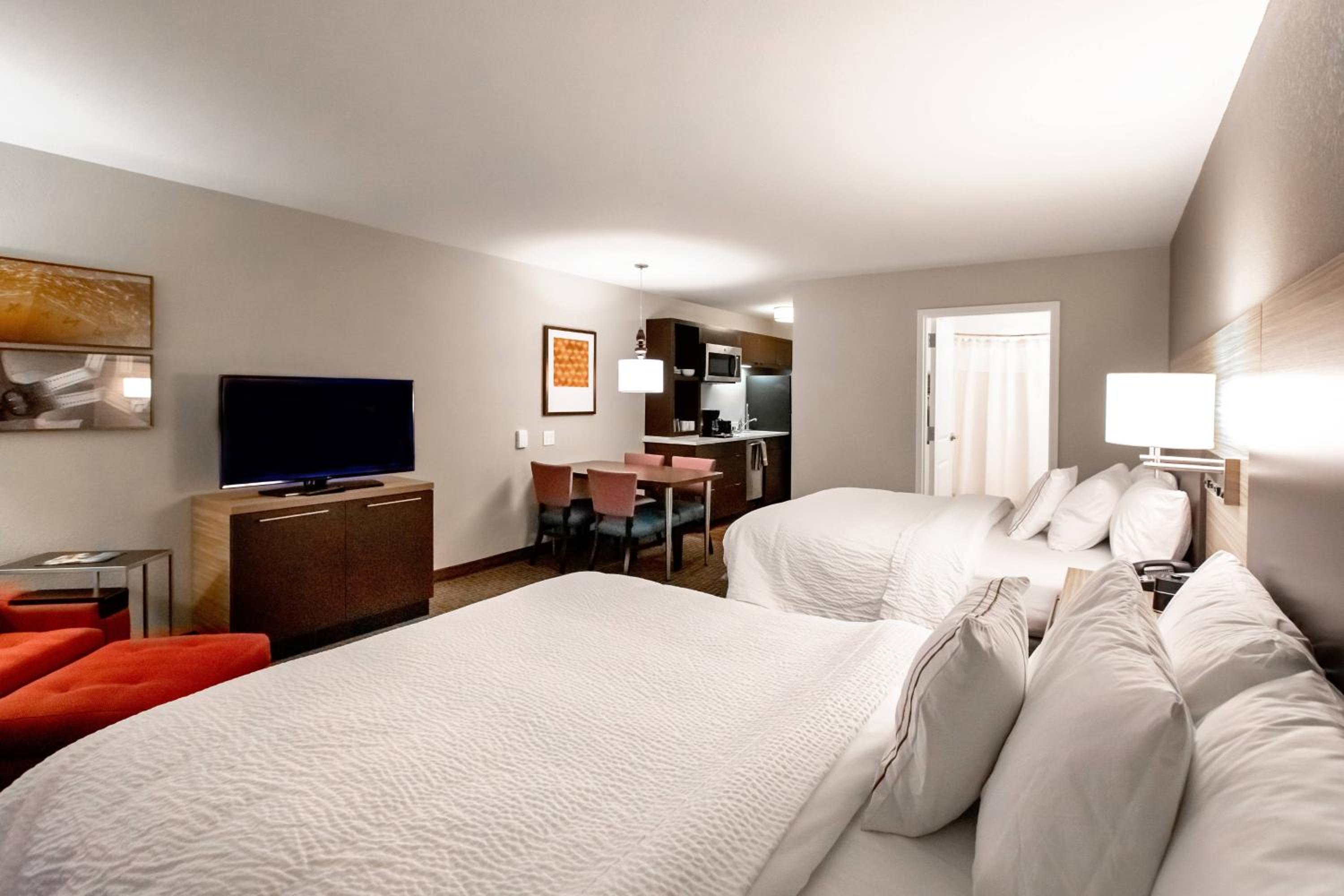 Queen Studio with Two Queen Beds - Photo 7