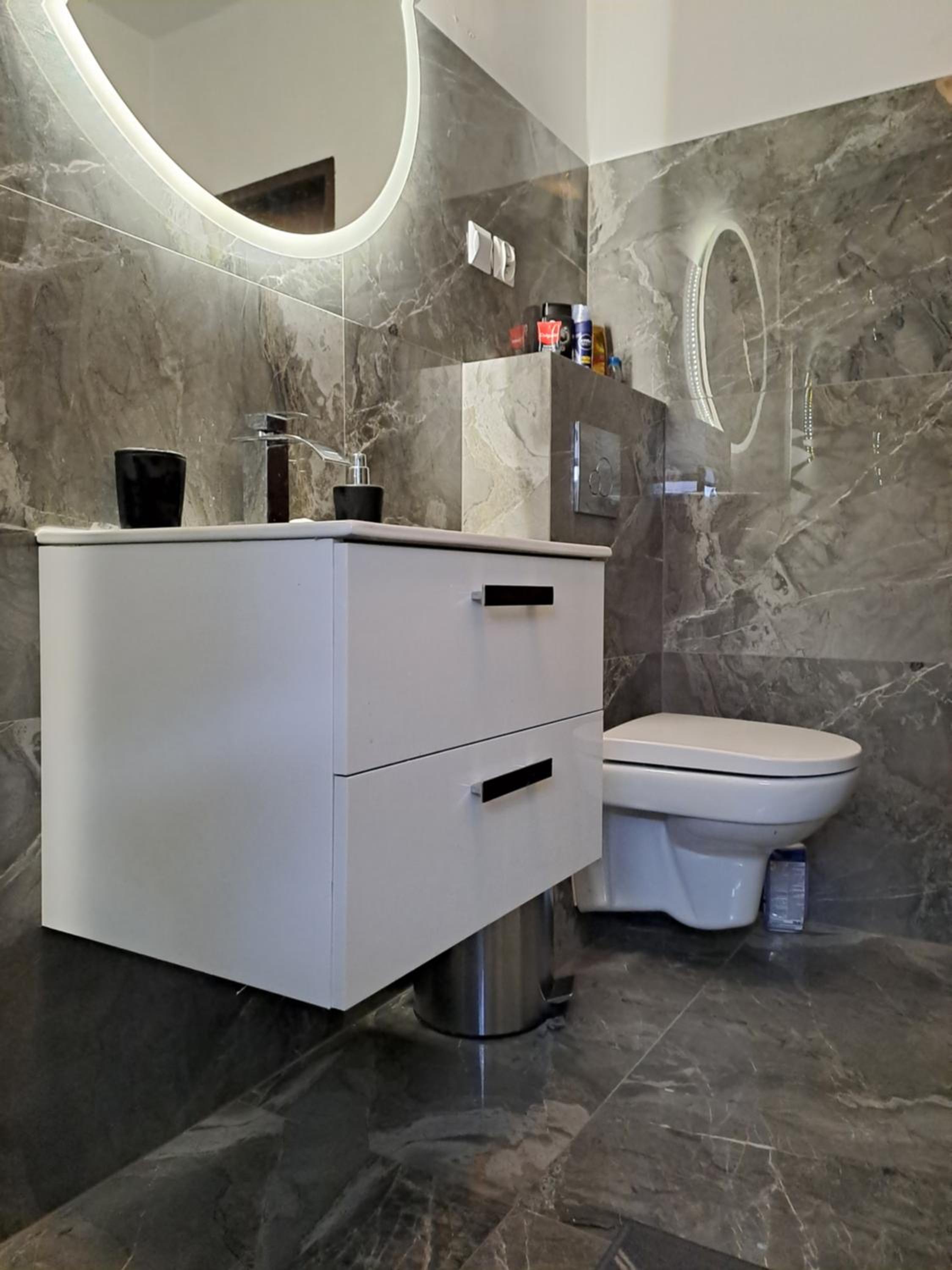 Standard Twin Room with Shared Bathroom photo 2
