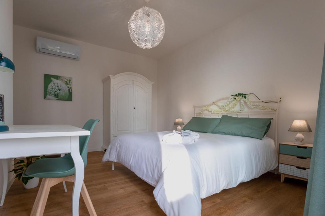 Deluxe Double Room with Balcony photo 2