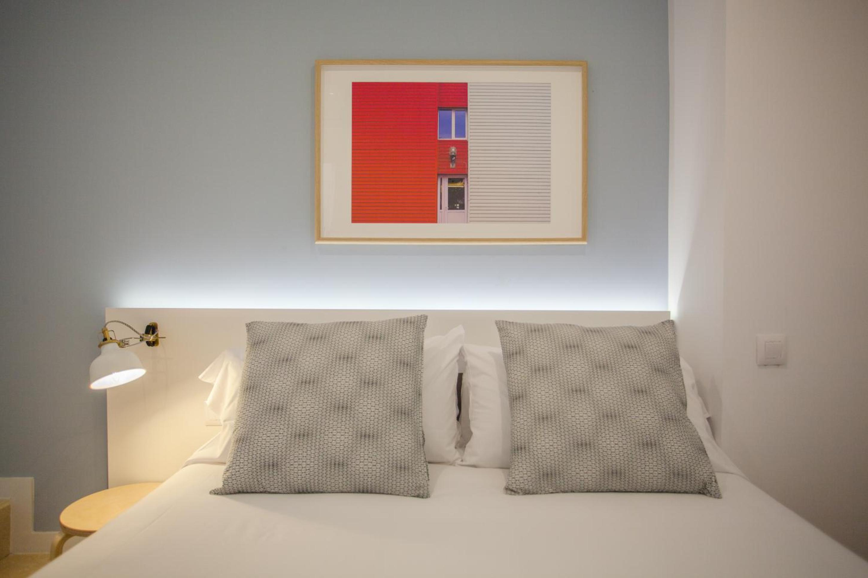 Two-Bedroom Apartment with Balcony thumbnail 5