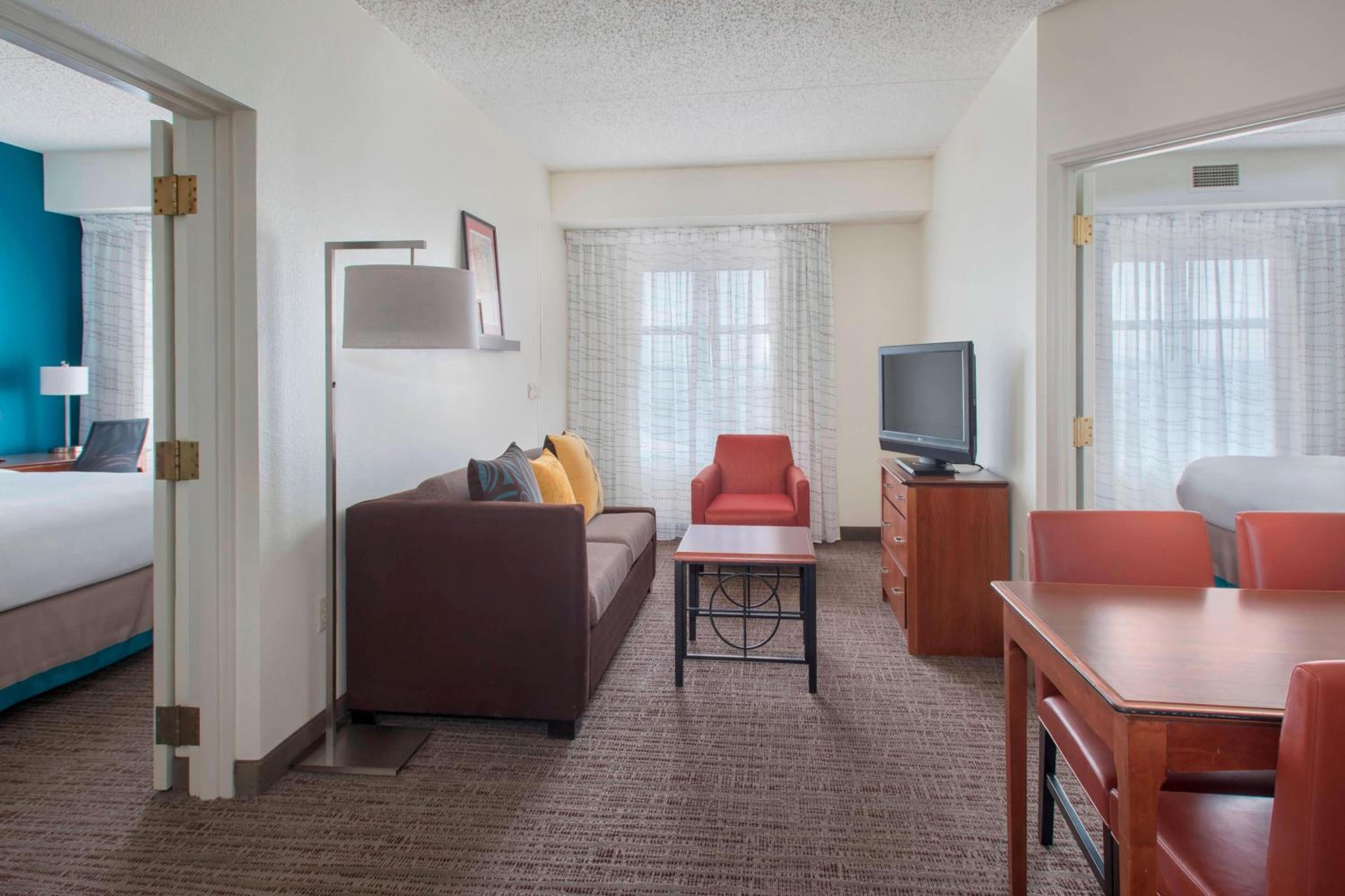 Two-Bedroom Suite - Mobility and Hearing Accessible photo 3