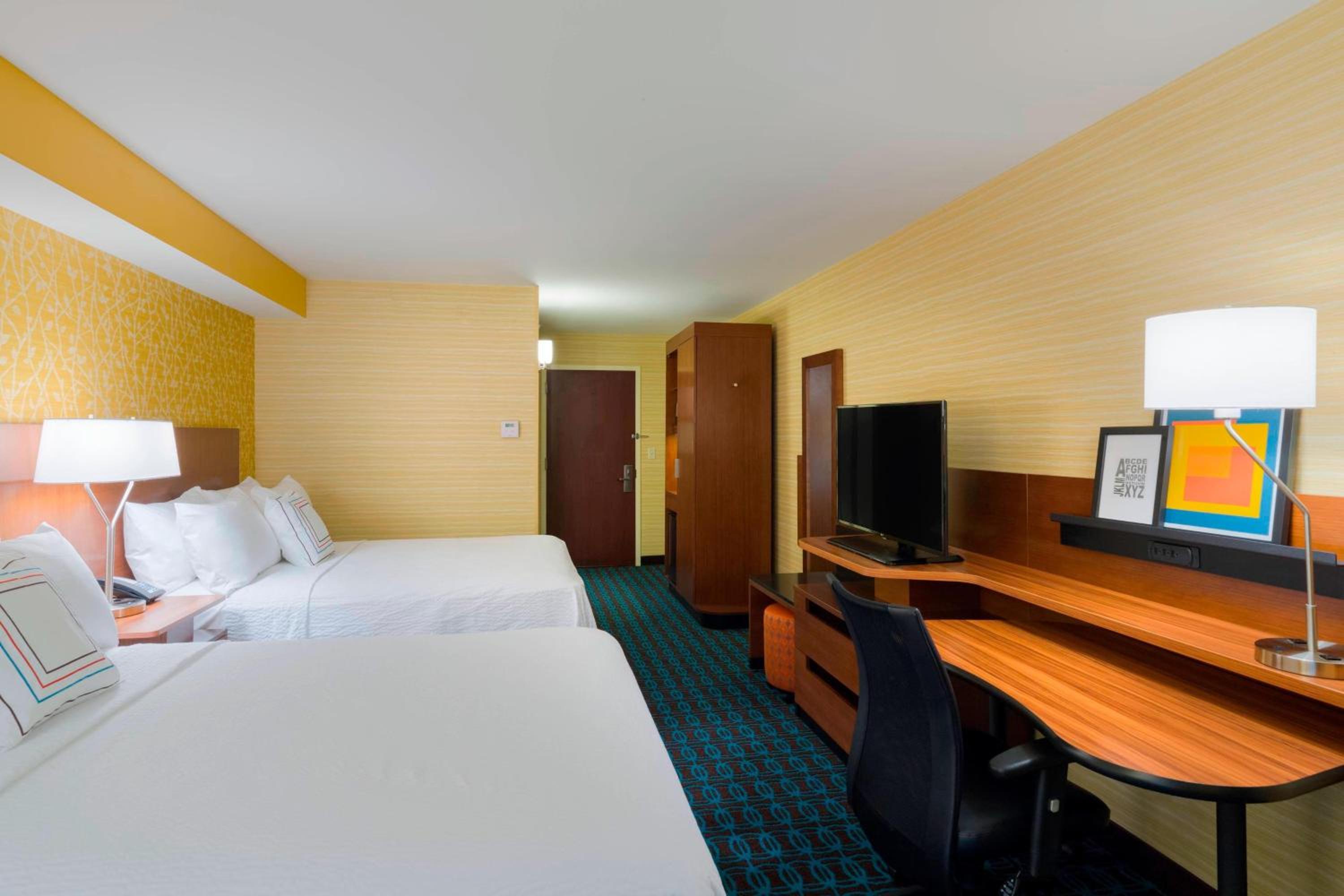 Standard Double Queen Room - Photo 6