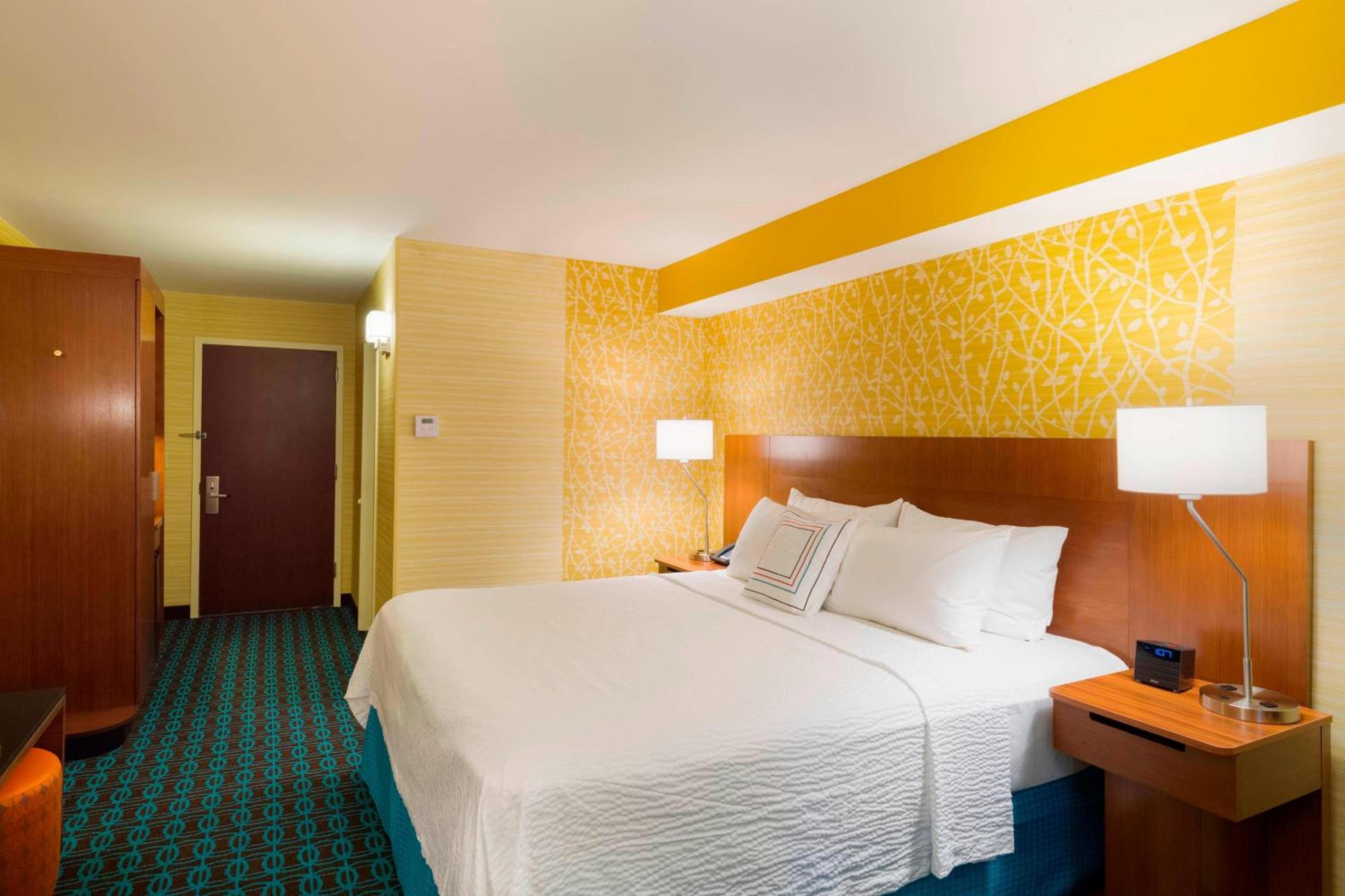 Standard King Room - Photo 5