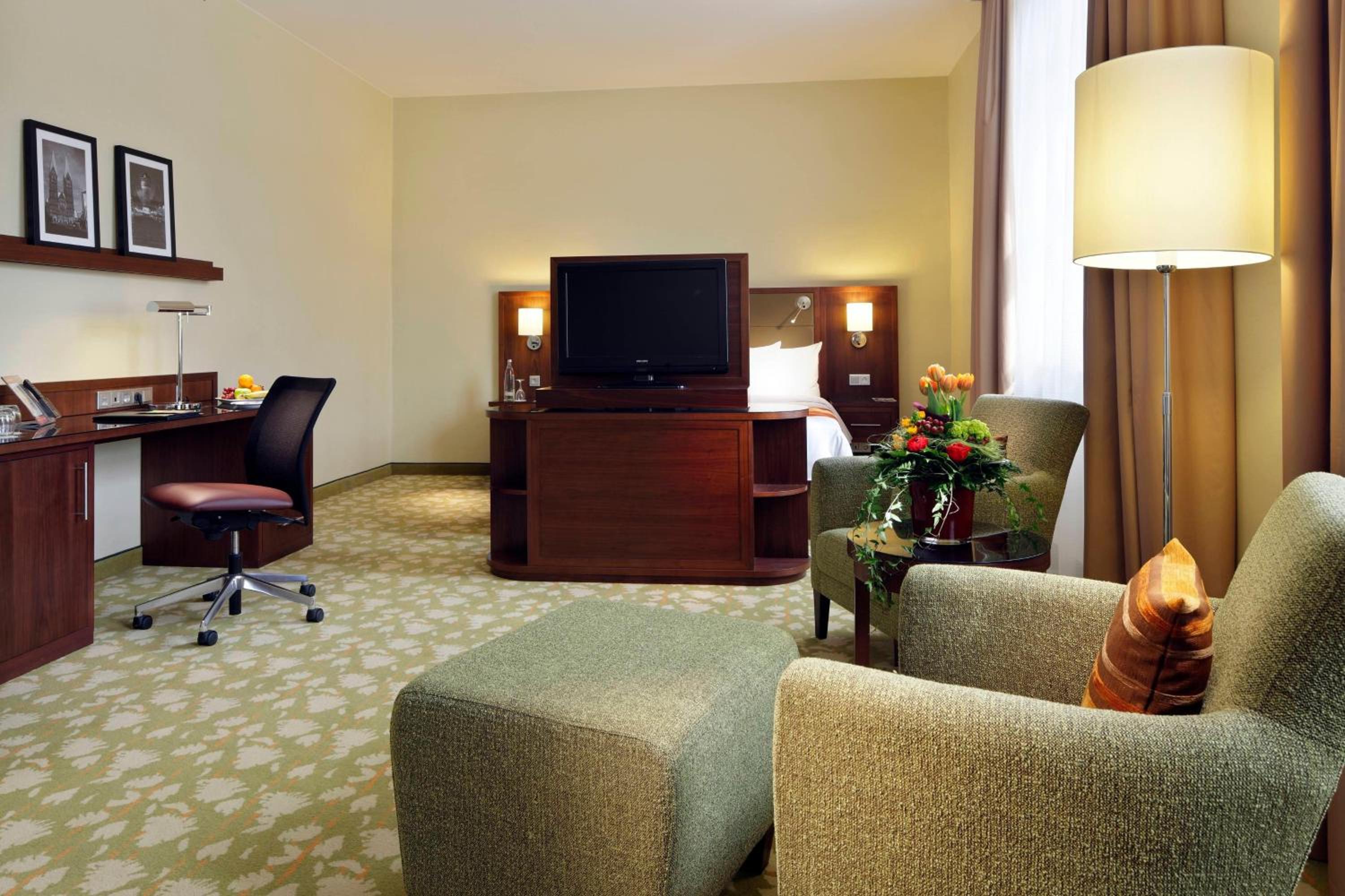 Superior Room, Guest room, 1 King, Lloyd Building - Photo 6