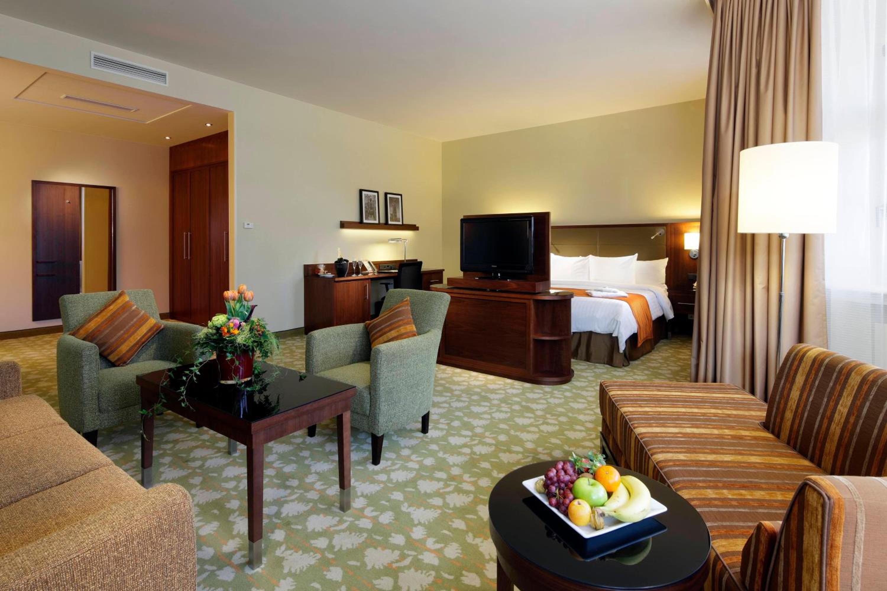 Superior Room, Guest room, 1 King, Lloyd Building - Photo 4