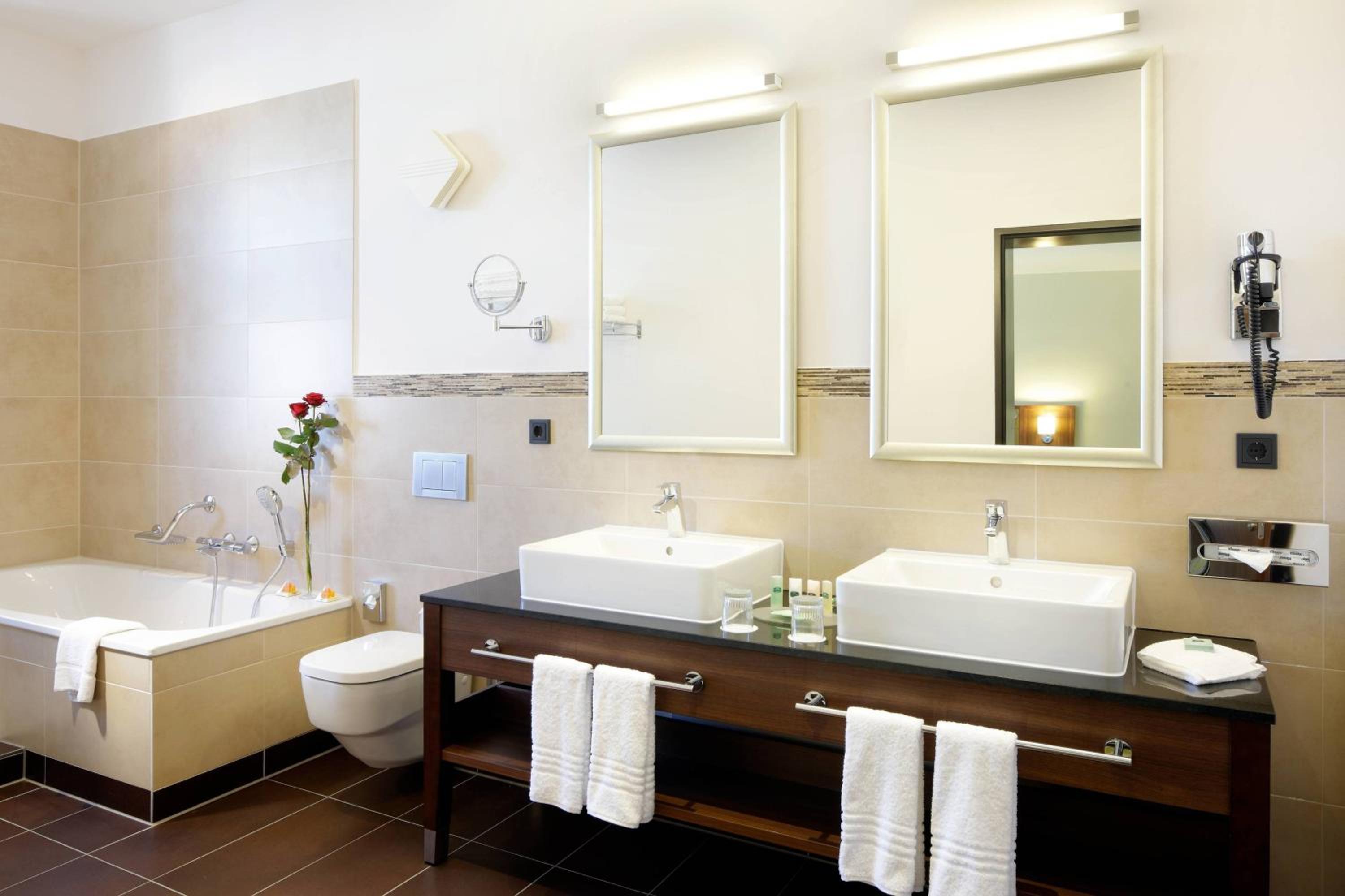 Suite, Lloyd Building - Photo 4