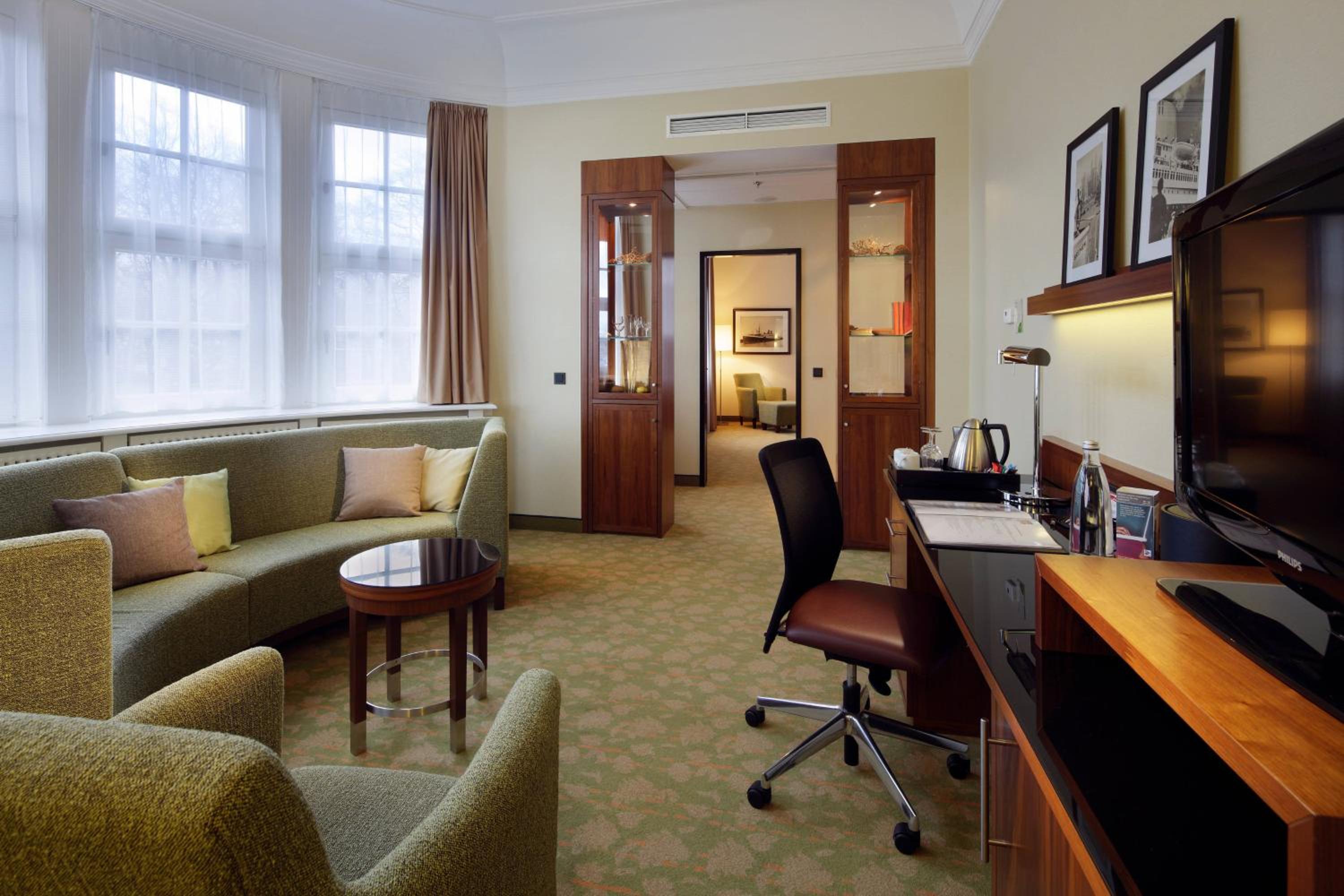 Suite, Lloyd Building - Photo 3