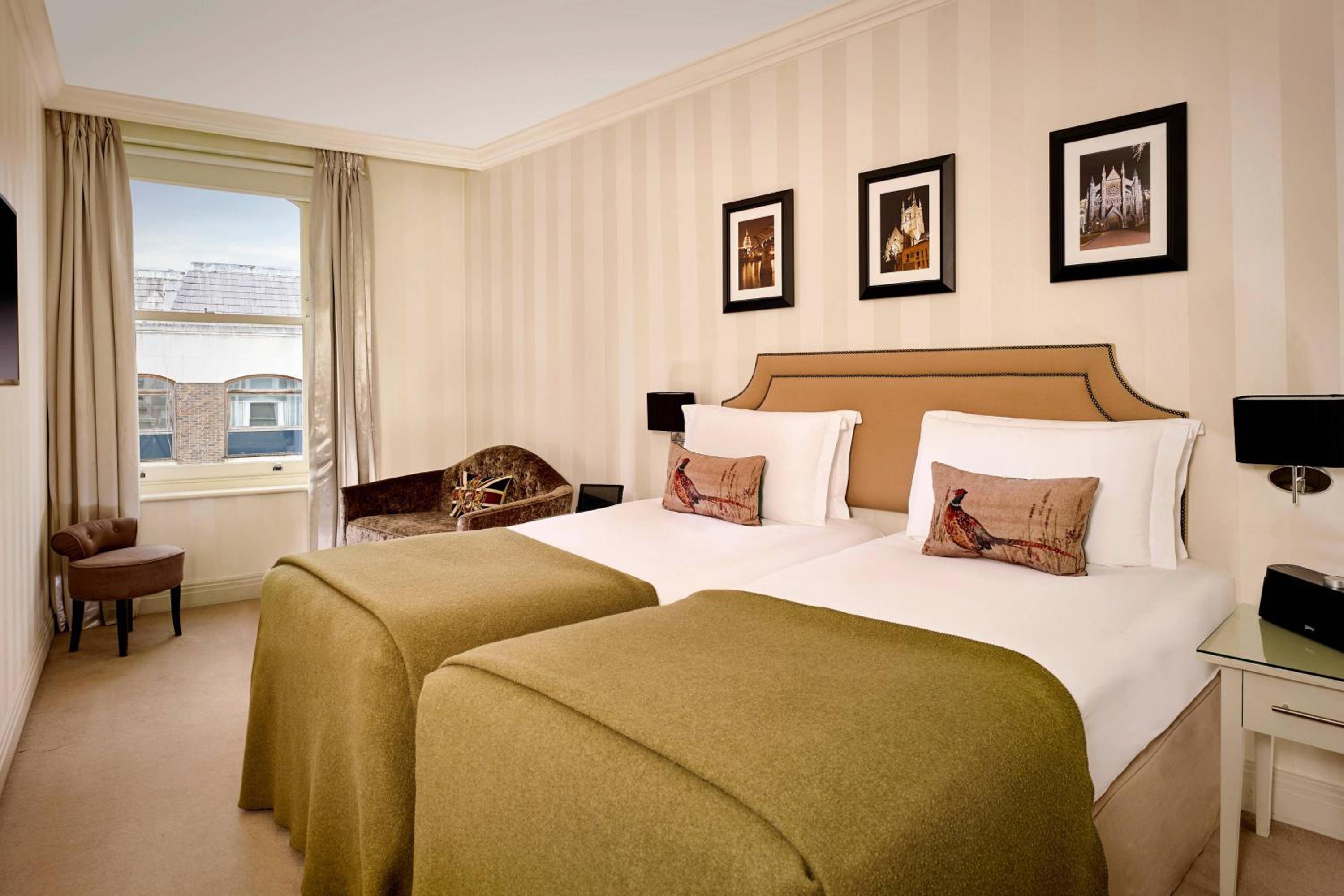 Guest room, Deluxe, Twin/Single Bed(s) photo 3