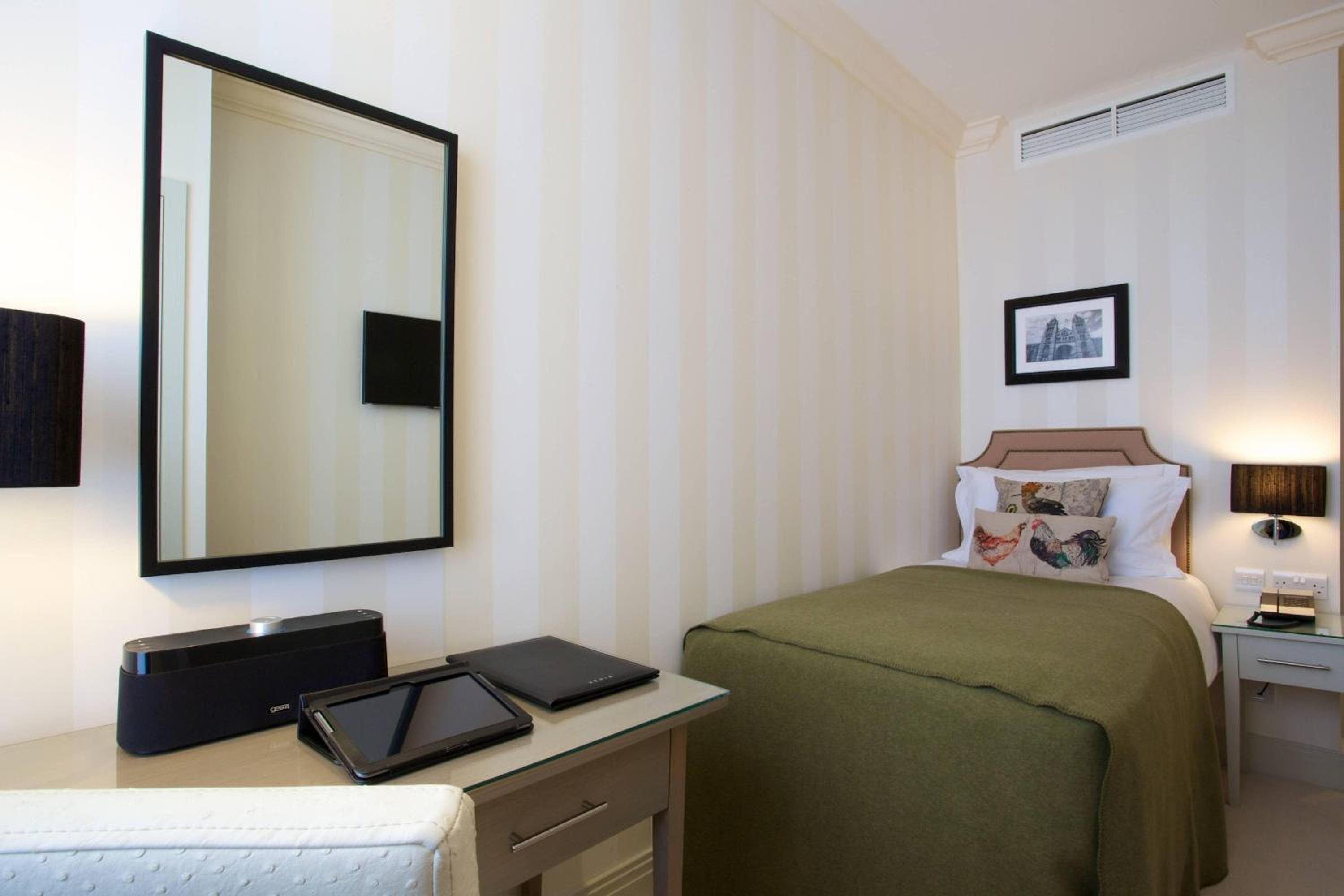 Small Single Room photo 1