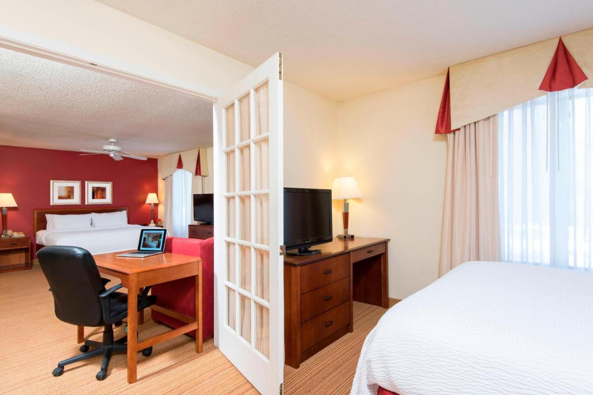 2 Full Bathrooms, 2 room Suite, Full kitchen photo 2
