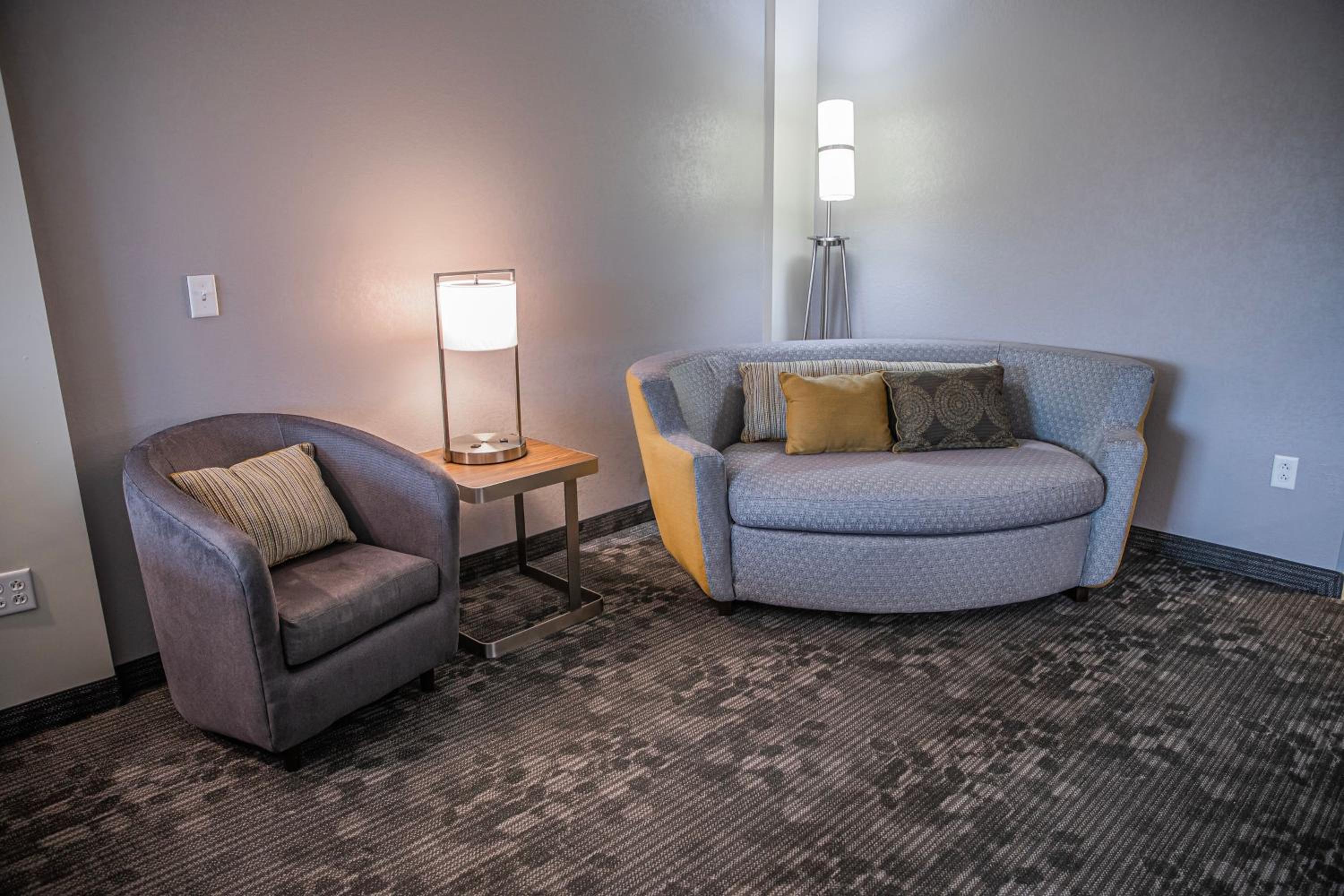 Queen Room with Two Queen Beds and Sofa Bed - Hearing Accessible - Photo 3