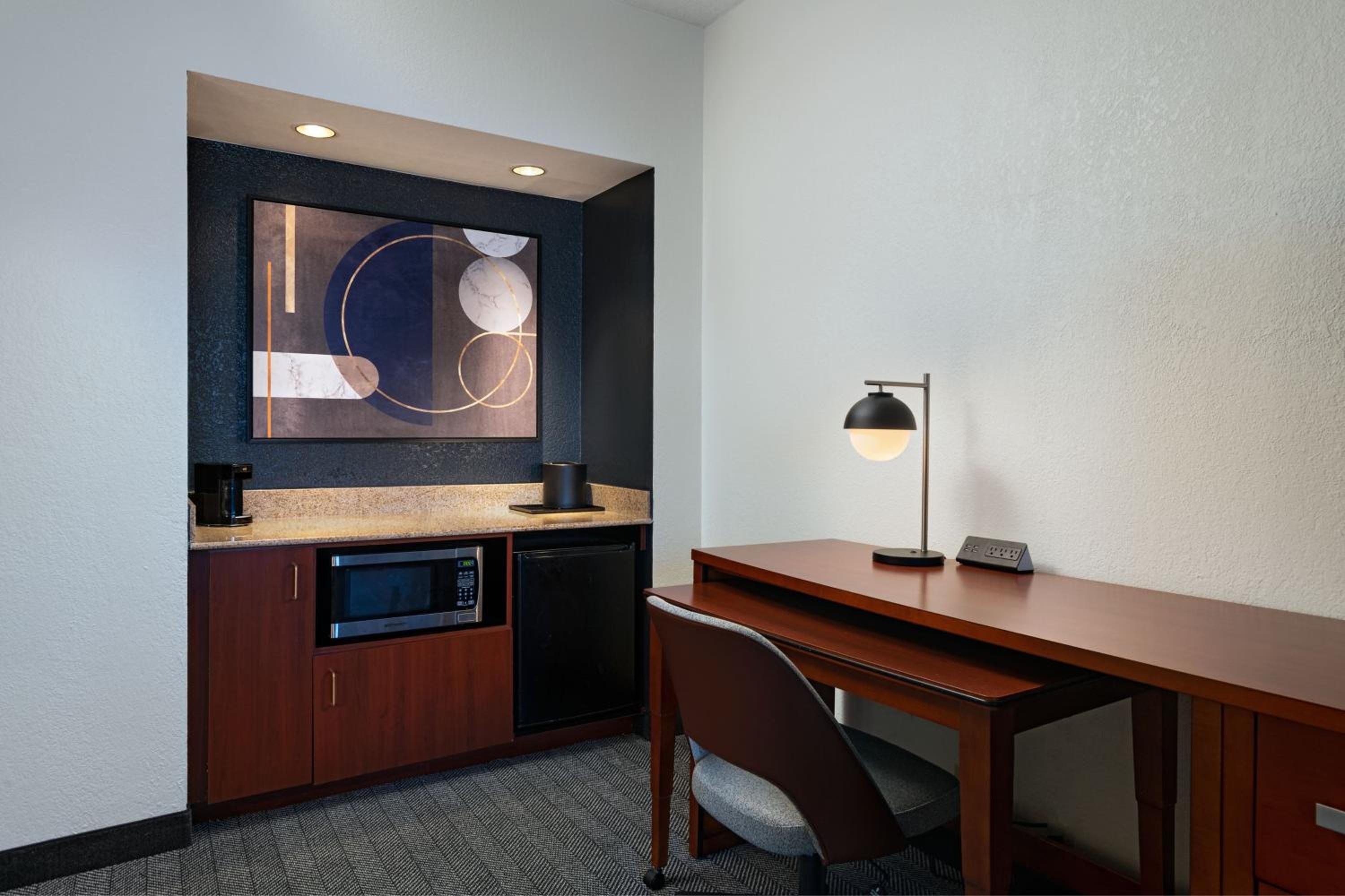 One-Bedroom Suite with 1 King Bed and Sofa Bed - Photo 3