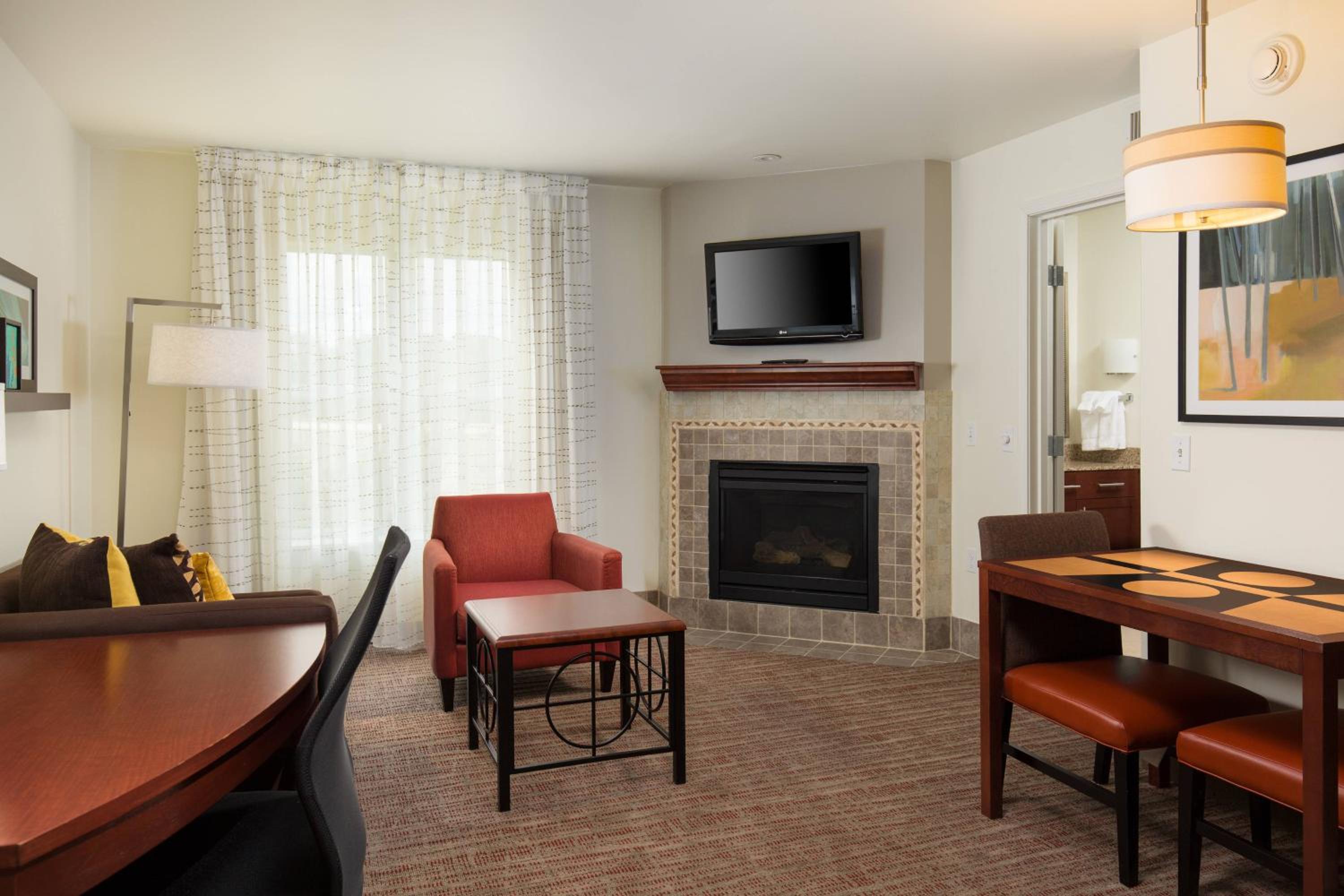 One-Bedroom King Suite with Sofa Bed and Fireplace - Photo 3