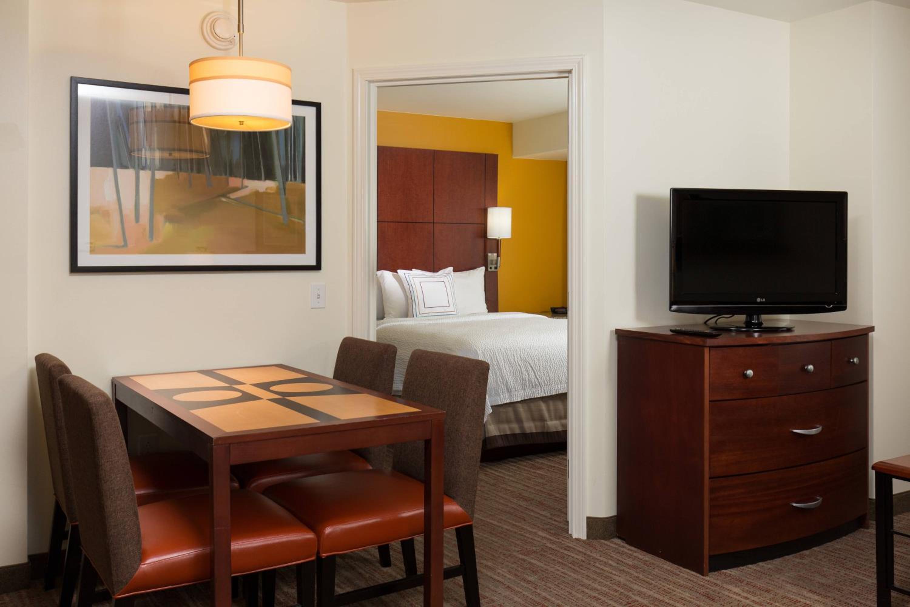 Two-Bedroom Suite - Photo 2