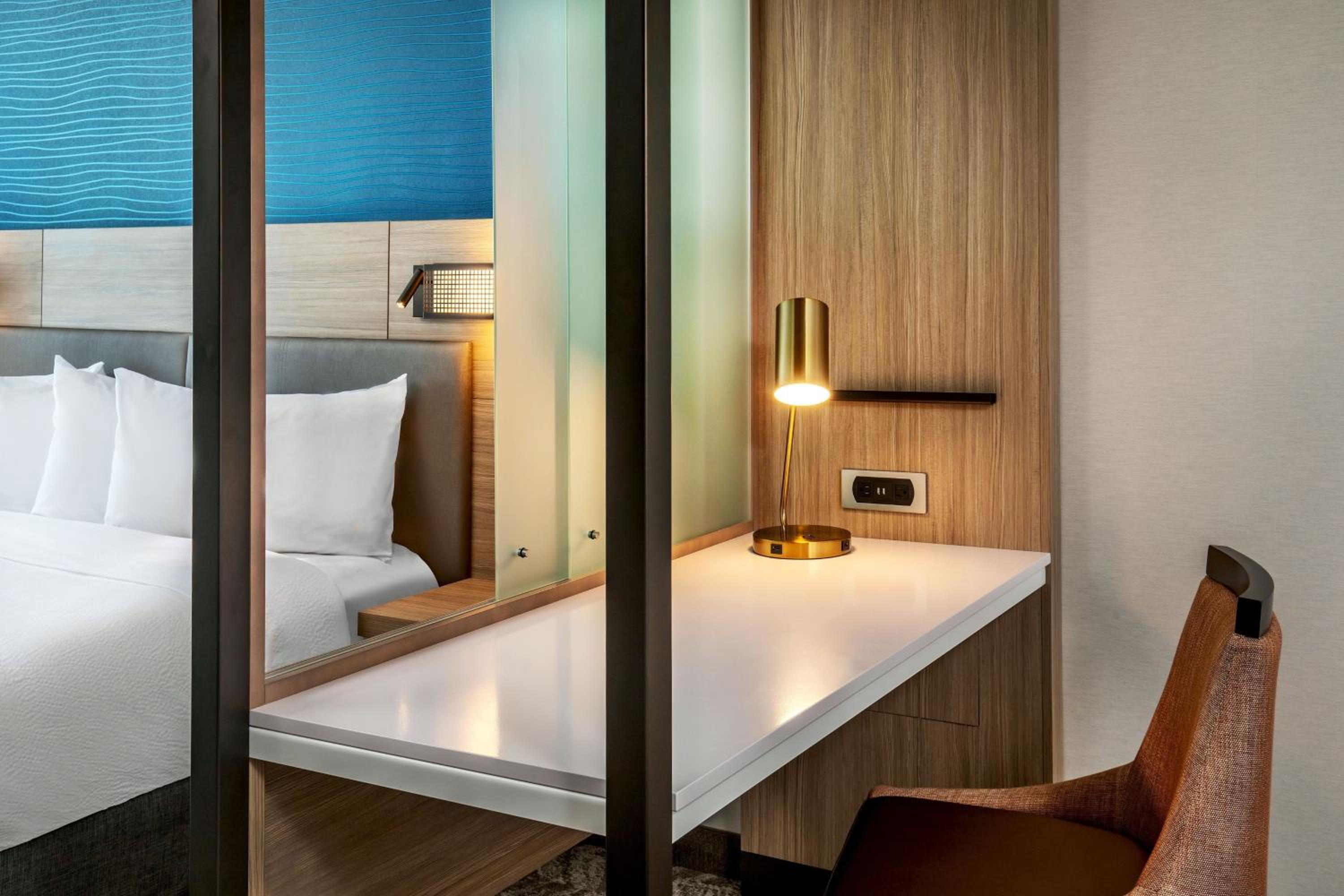 Junior King Suite with Sofa Bed - Photo 3