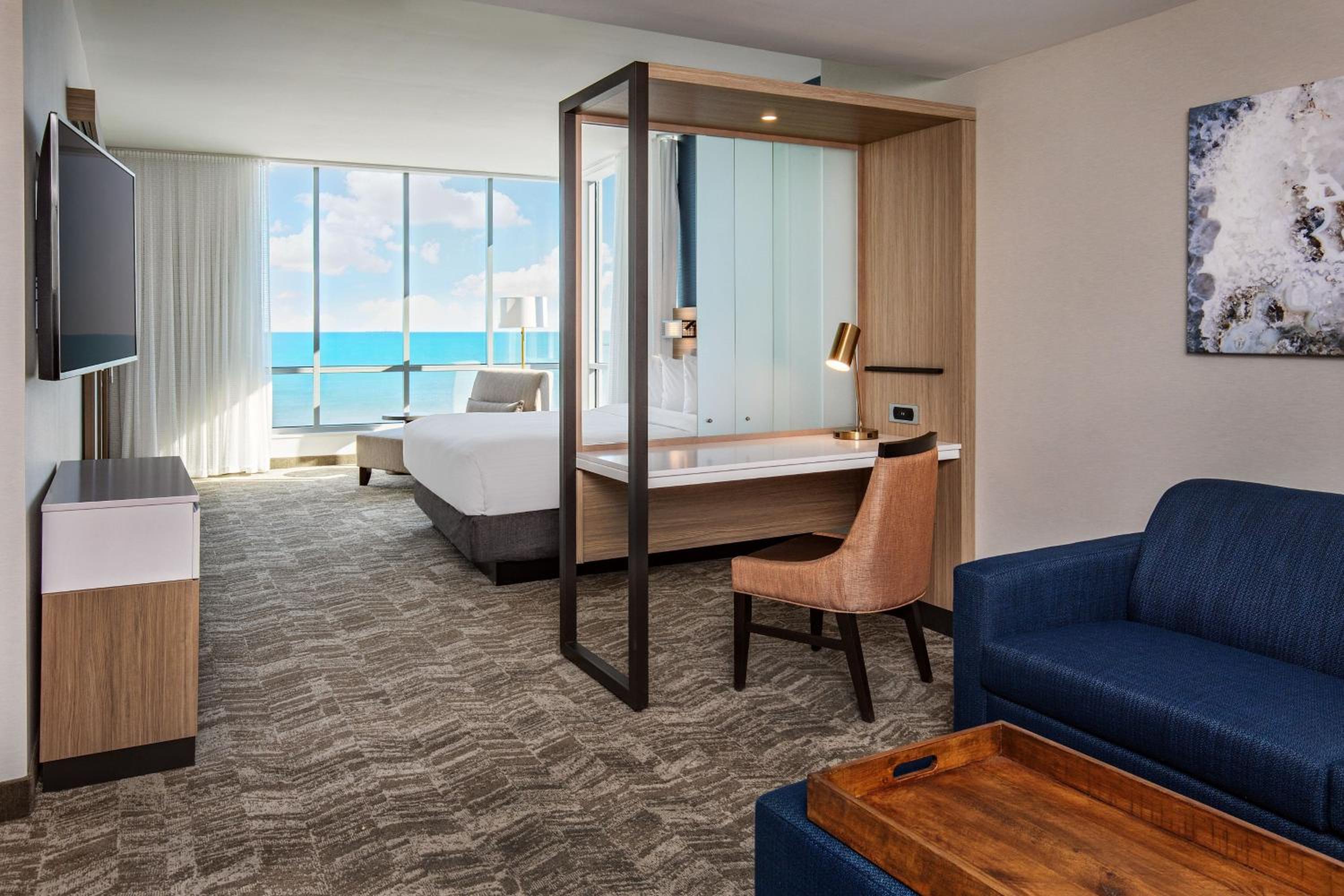 Junior King Suite with Sofa Bed - Photo 1