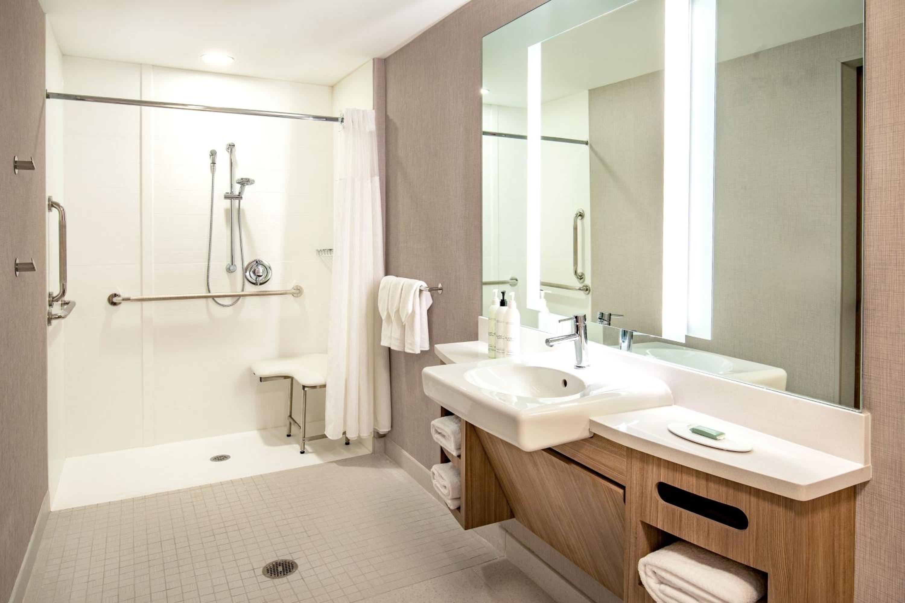King Suite with Ocean View and Sofa Bed - Photo 5