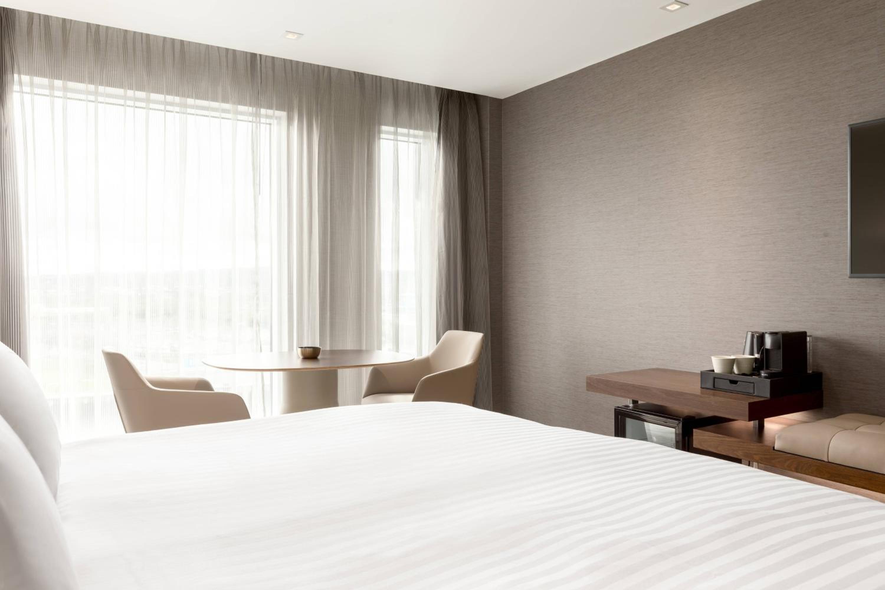 Standard King Room photo 1
