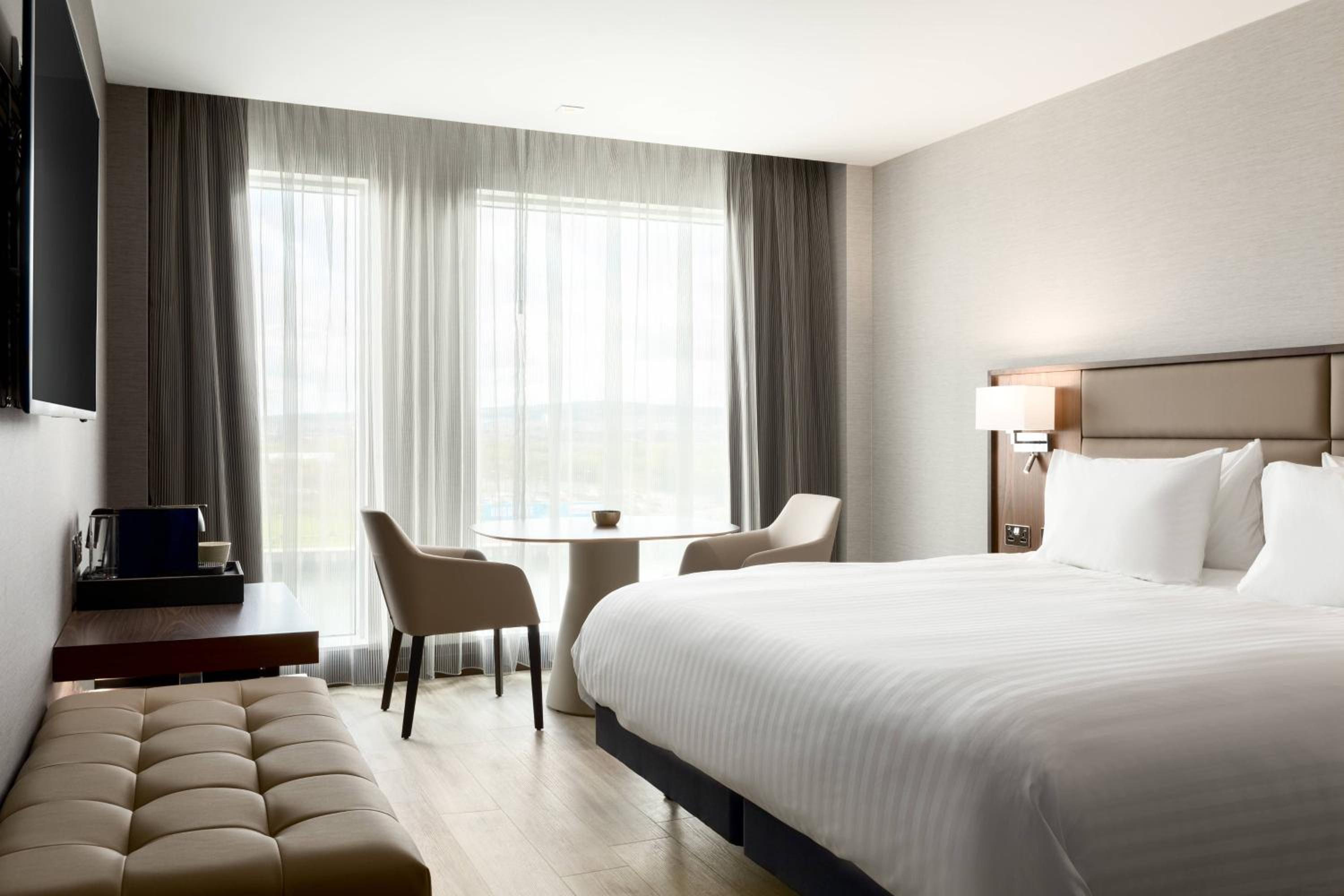 Standard King Room photo 2