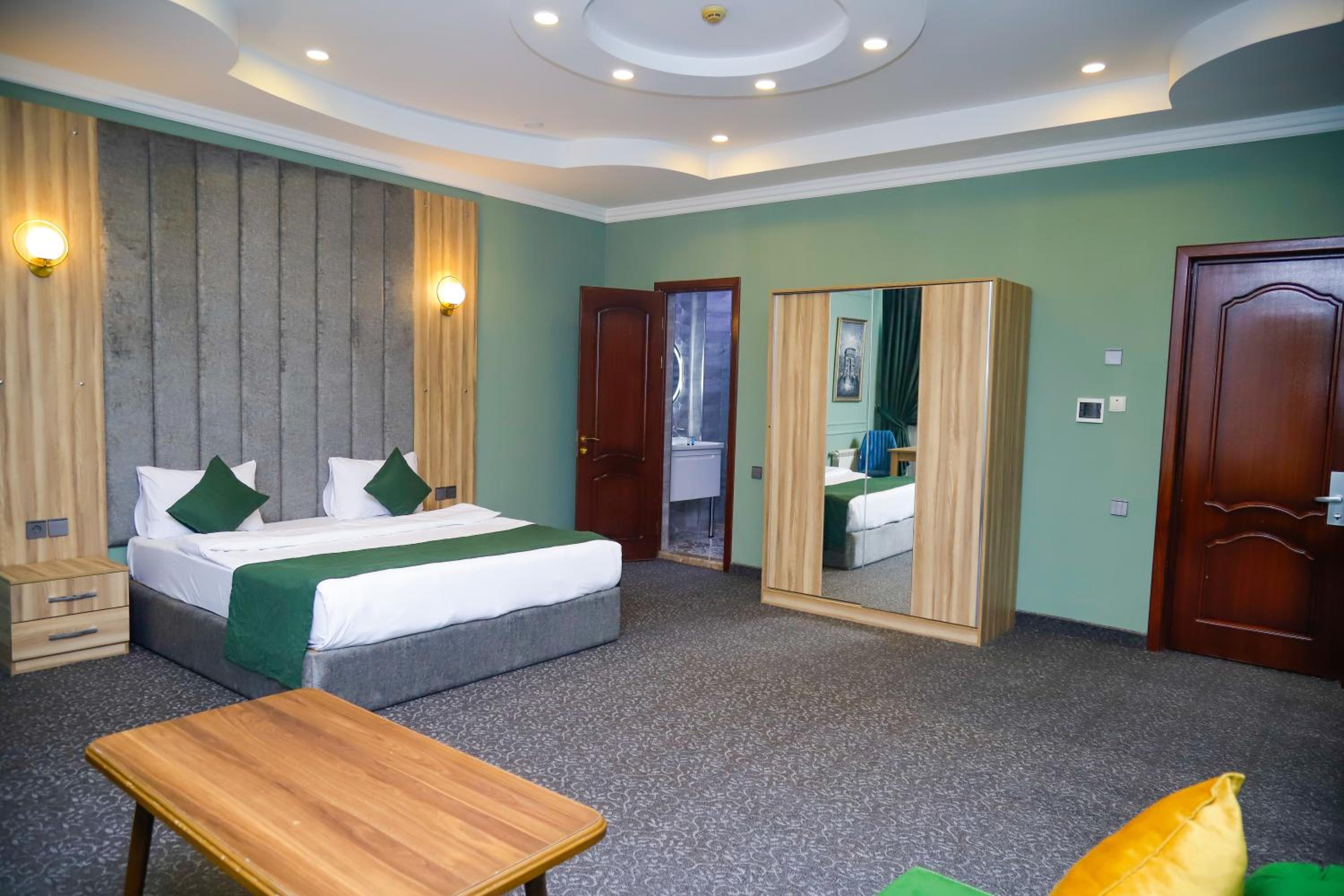 Deluxe Queen Room photo 2