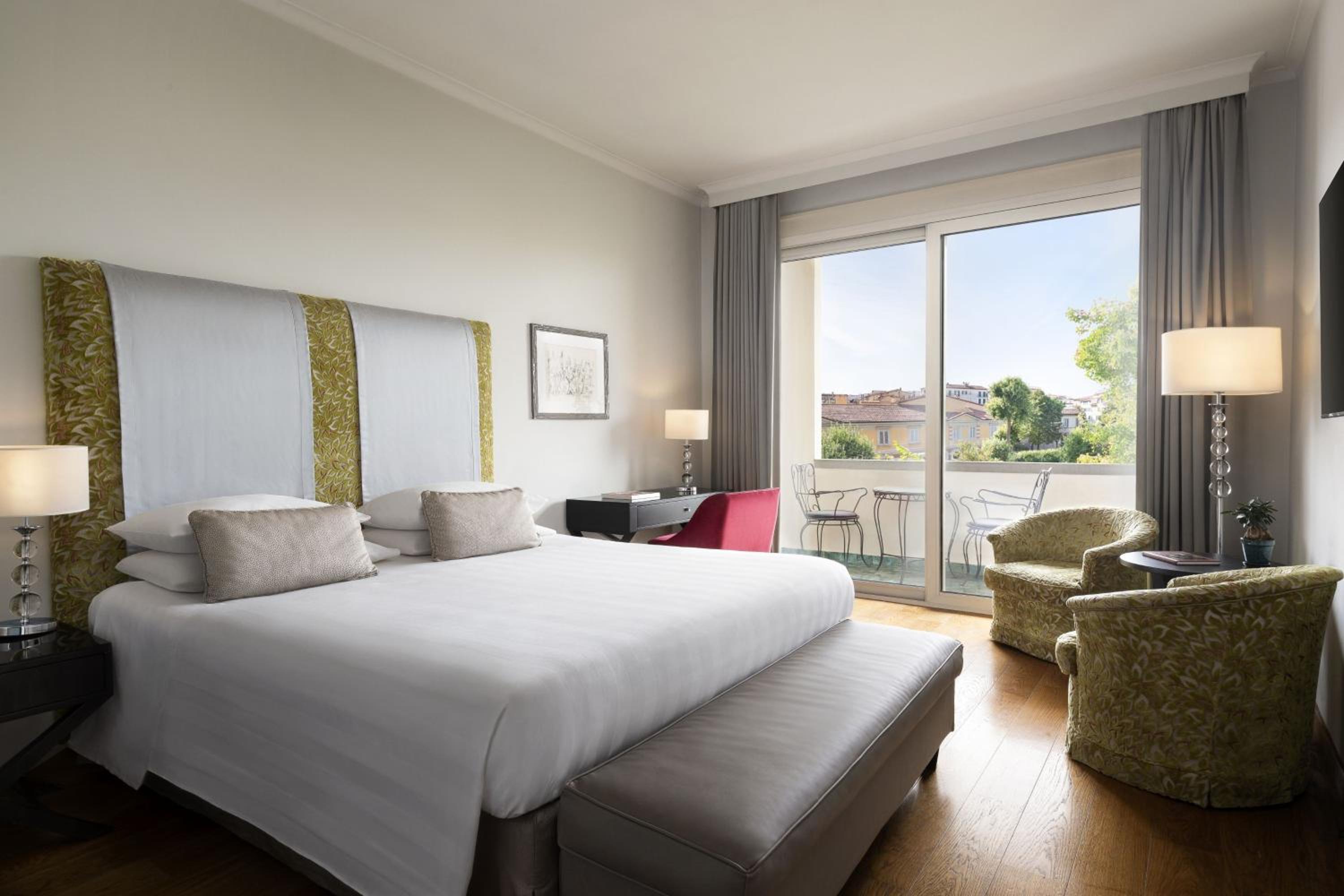 Premium, Guest room, 1 King - Photo 3