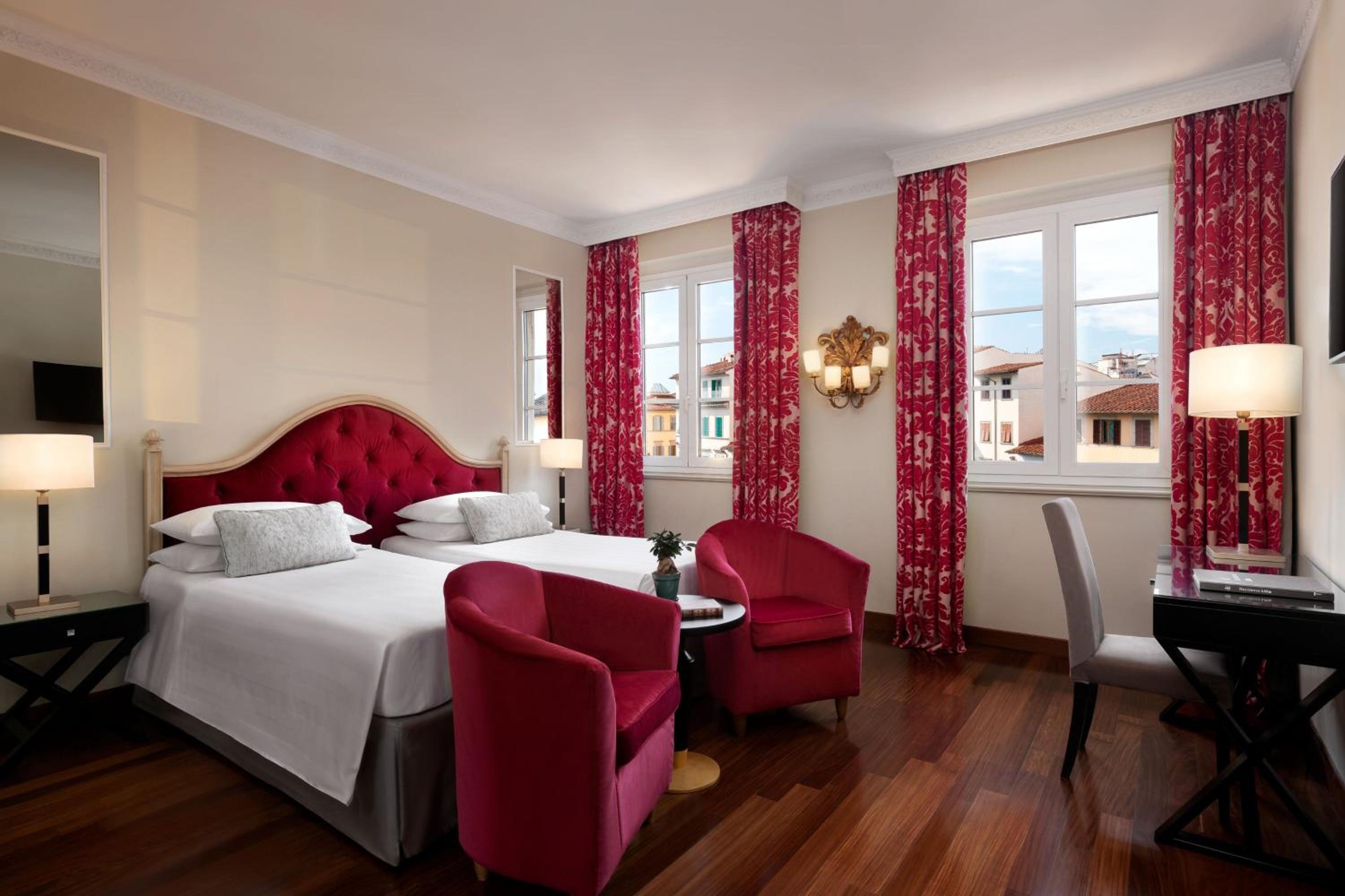 Deluxe, Guest room, 1 King - Photo 3