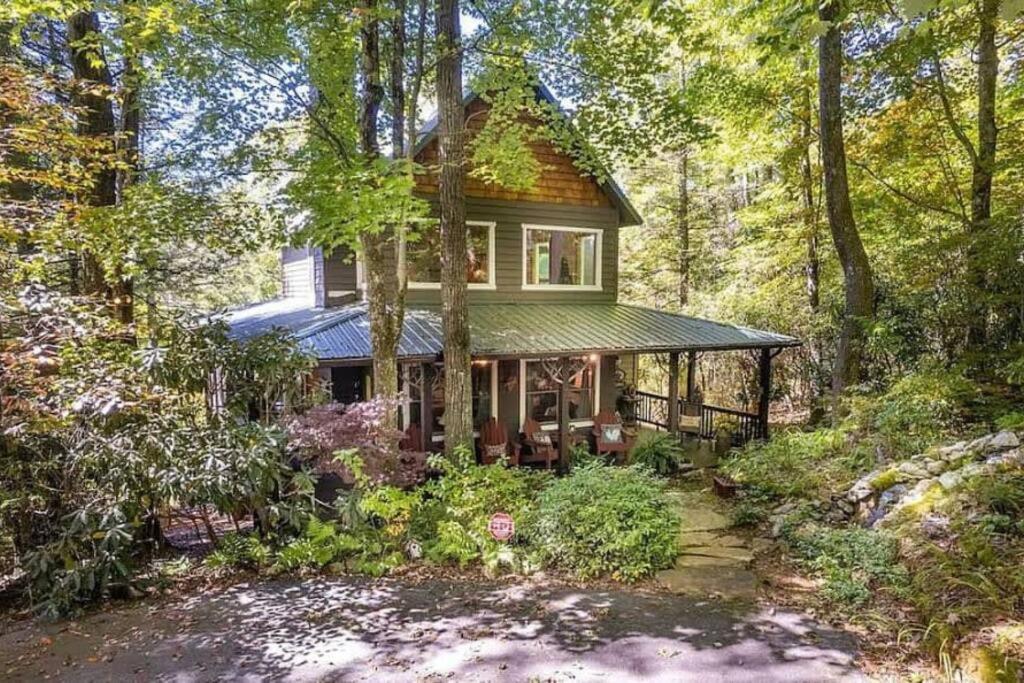 Three-Bedroom House photo 2