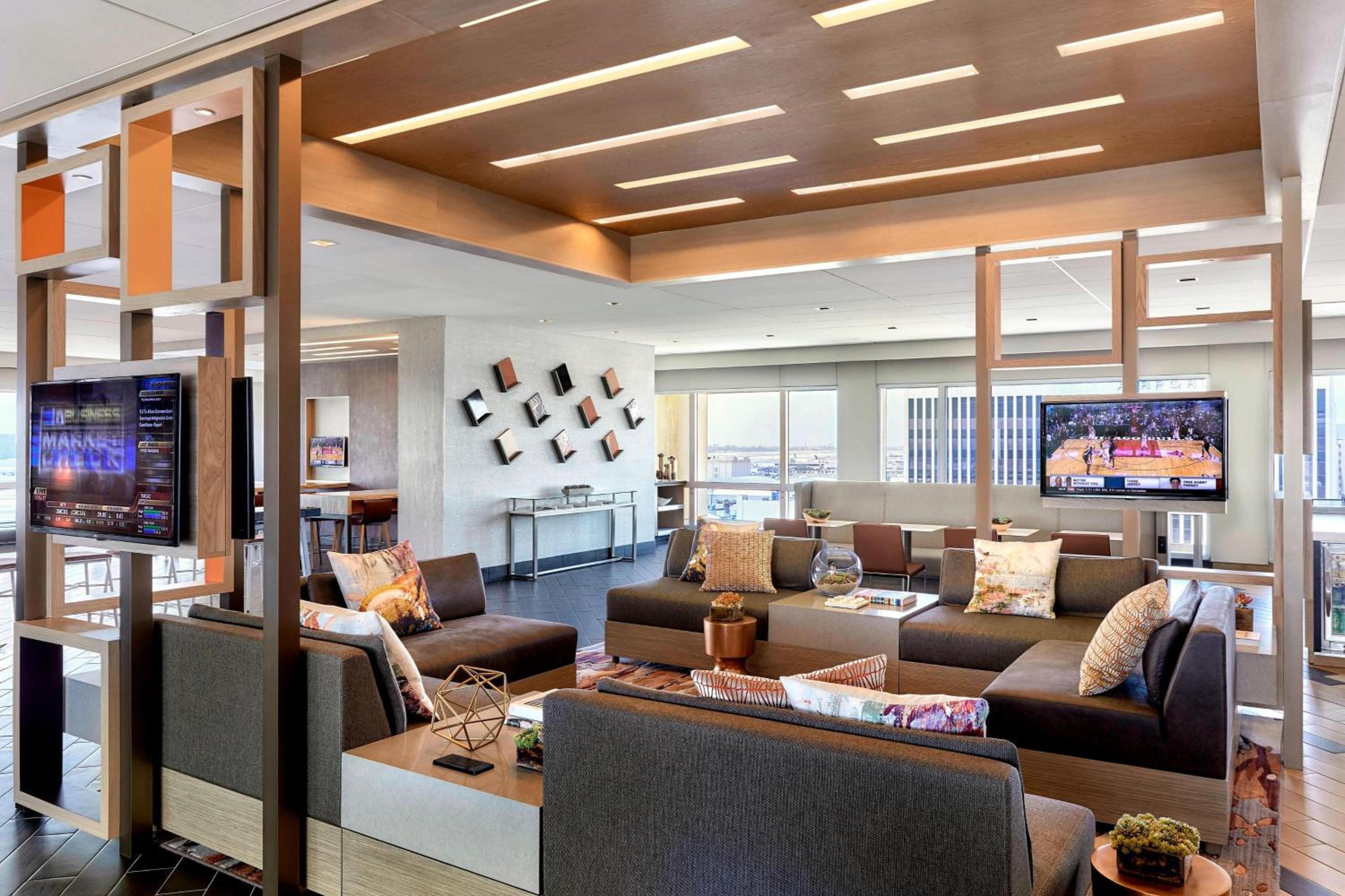 M Club Level, M Club lounge access, Guest room, 1 King