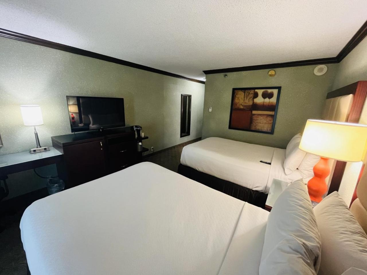 Double Room with Two Double Beds - Non-Smoking - Photo 1