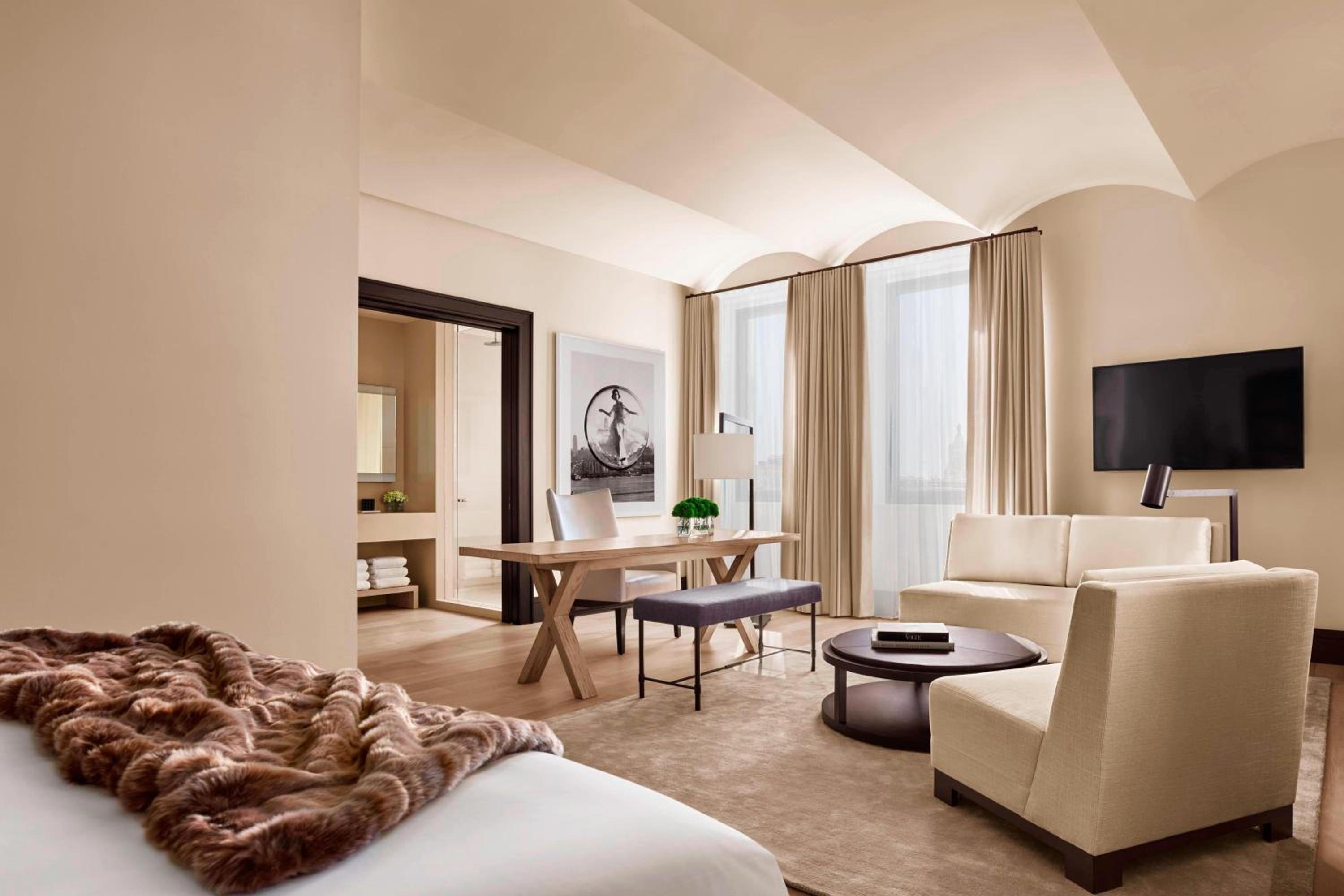 Loft Suite with City View thumbnail 5