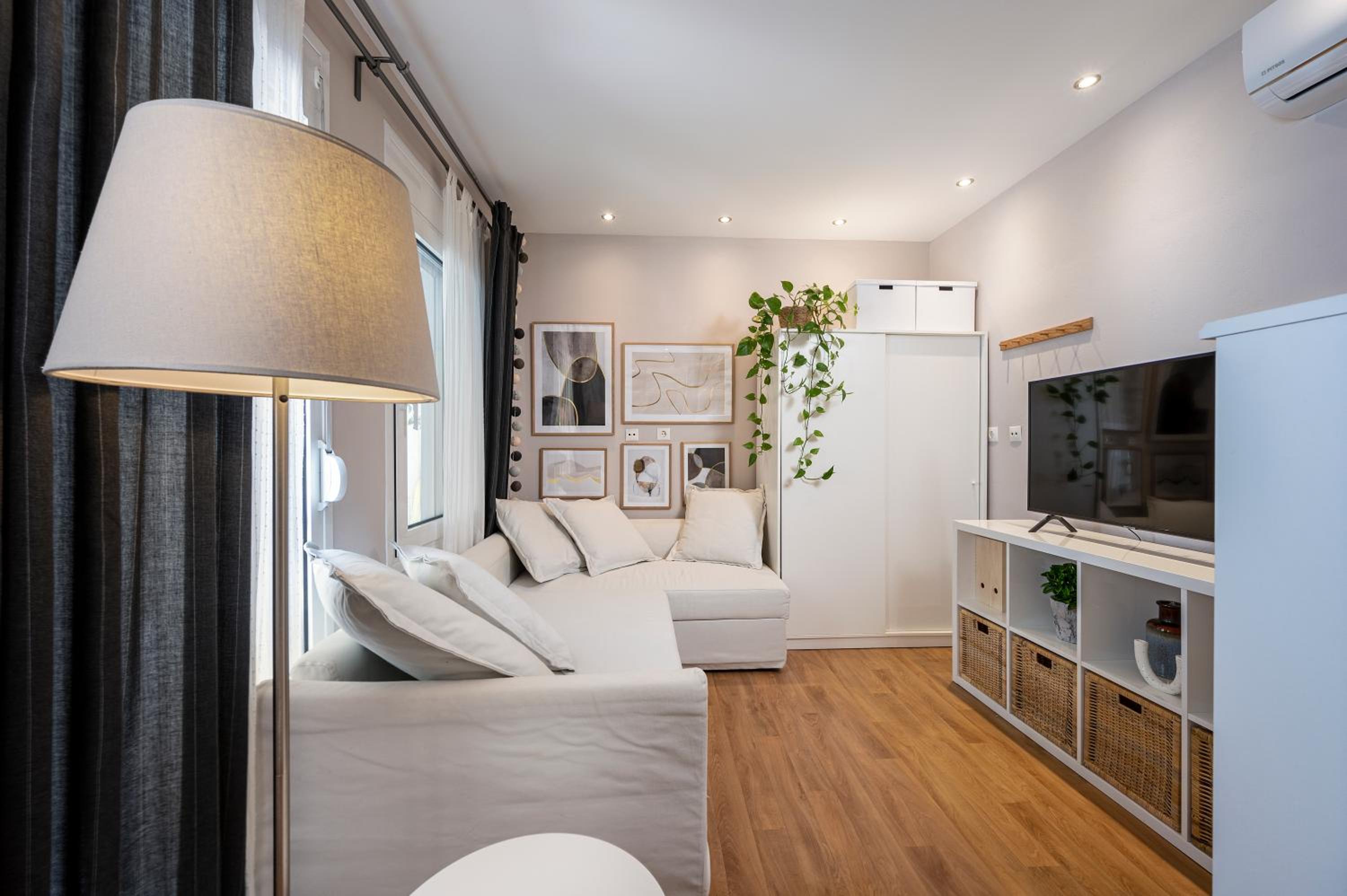 One-Bedroom Apartment - Sea Side