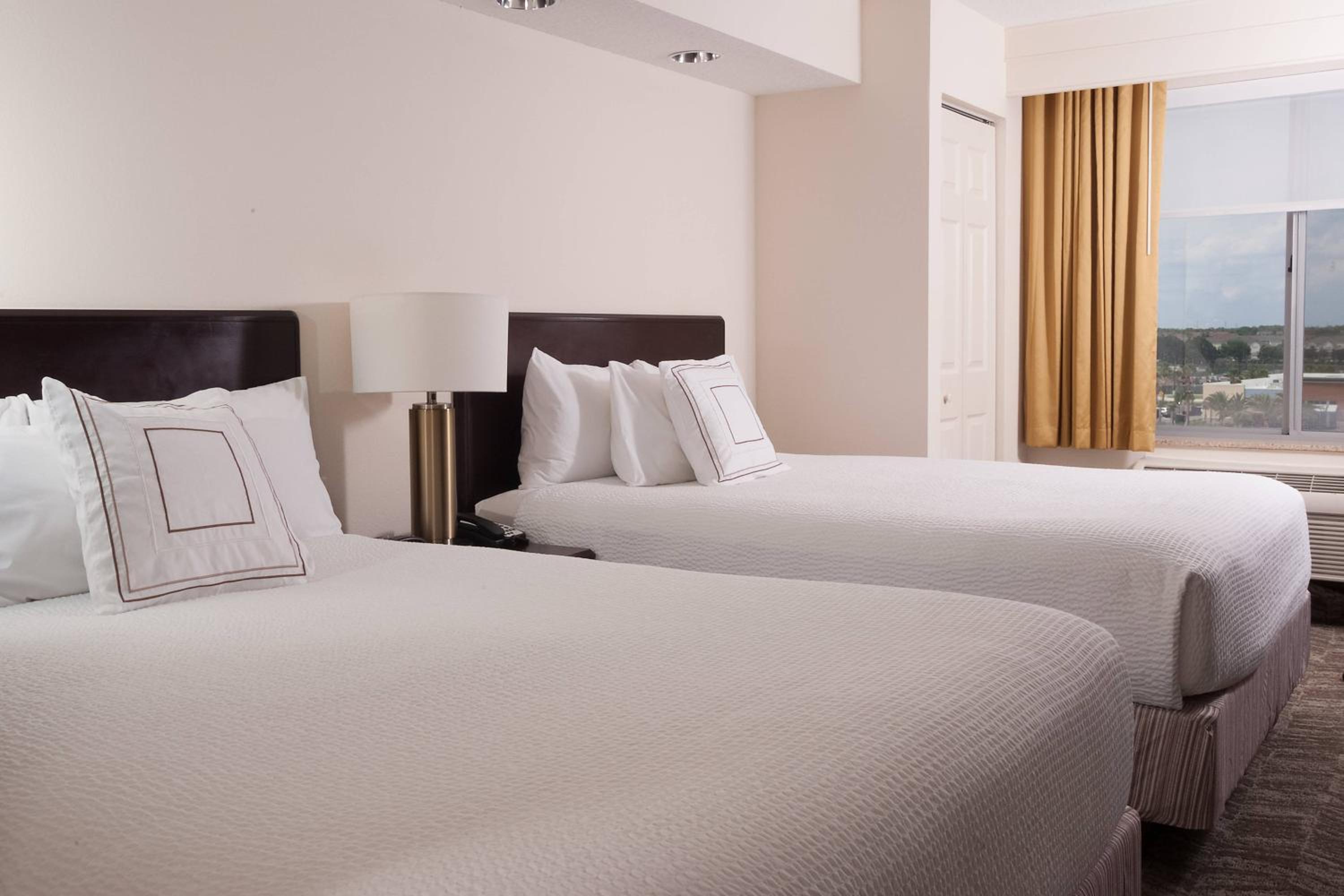 Queen Suite with Sofa Bed and Roll-in Shower - Mobility and Hearing Accessible