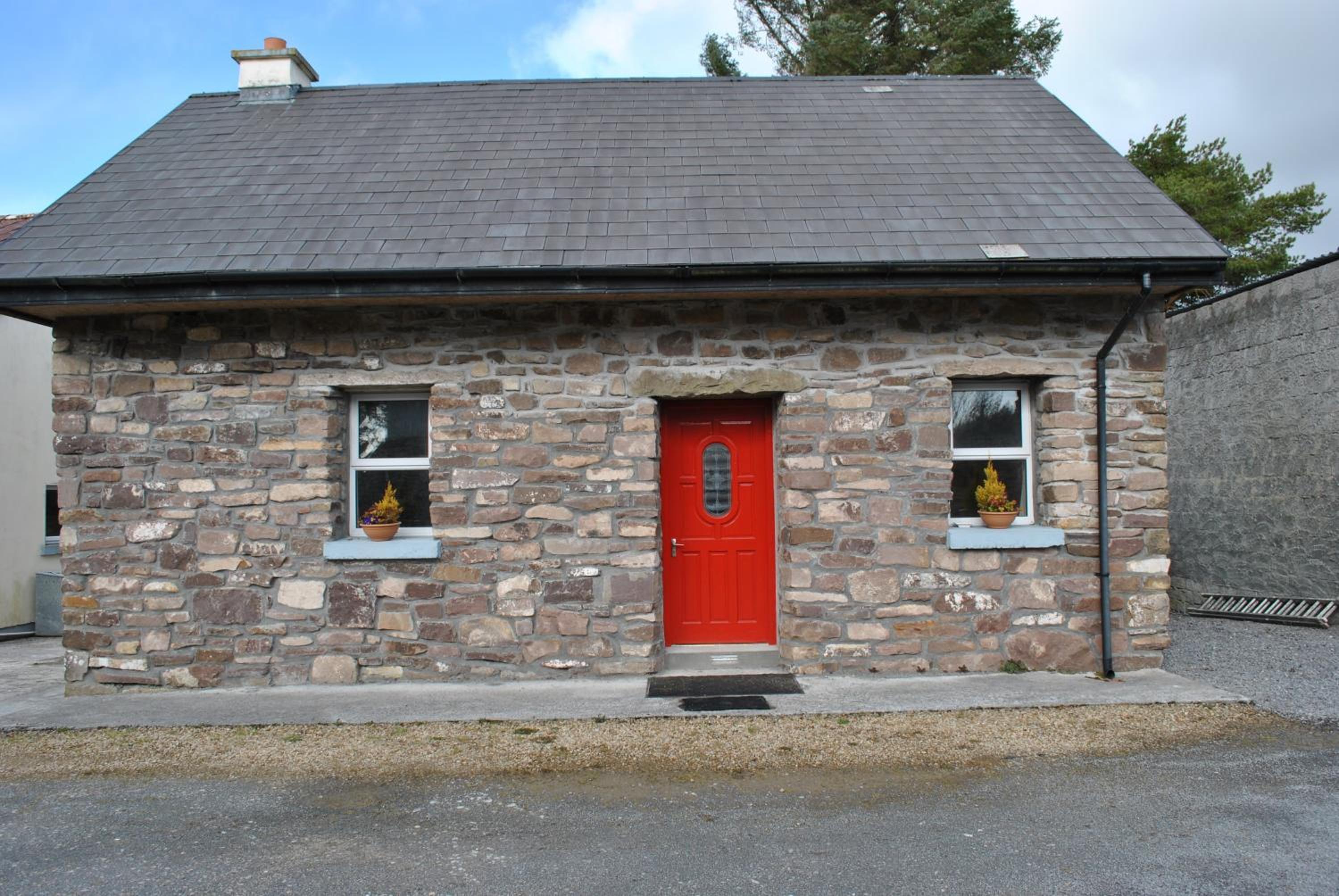 Three-Bedroom House - Photo 9